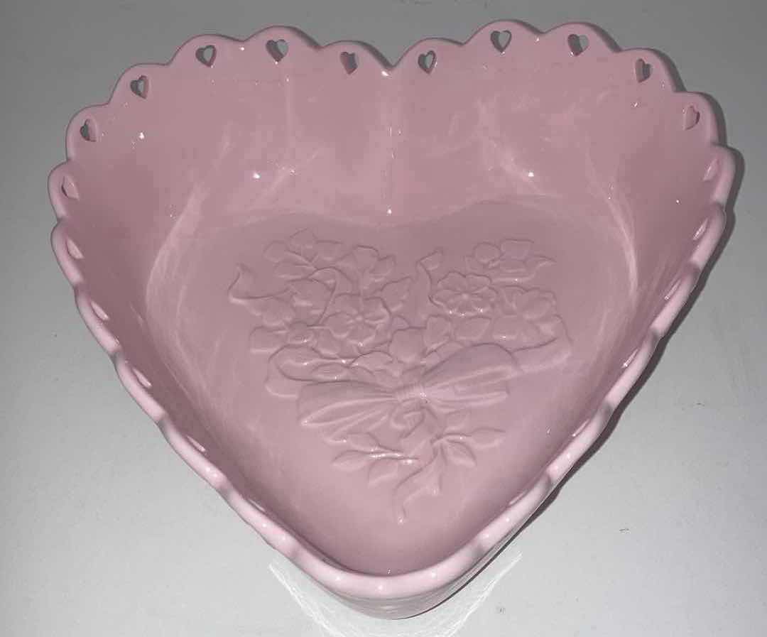 Photo 1 of NEW LONGABERGER PINK SWEETEST HEART POTTERY DISH 8.5” X 8.5” H2.5”