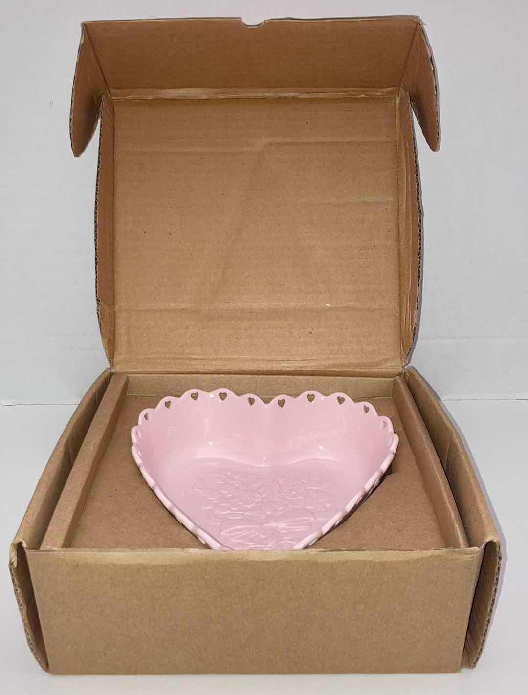 Photo 3 of NEW LONGABERGER PINK SWEETEST HEART POTTERY DISH 8.5” X 8.5” H2.5”