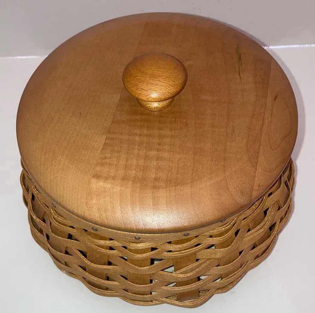 Photo 2 of LONGABERGER 2004 OATMEAL HOSTESS HALLOWEEN MAPLE WOOD BASKET W LID & BASKET PROTECTOR 6” X 6” H5”