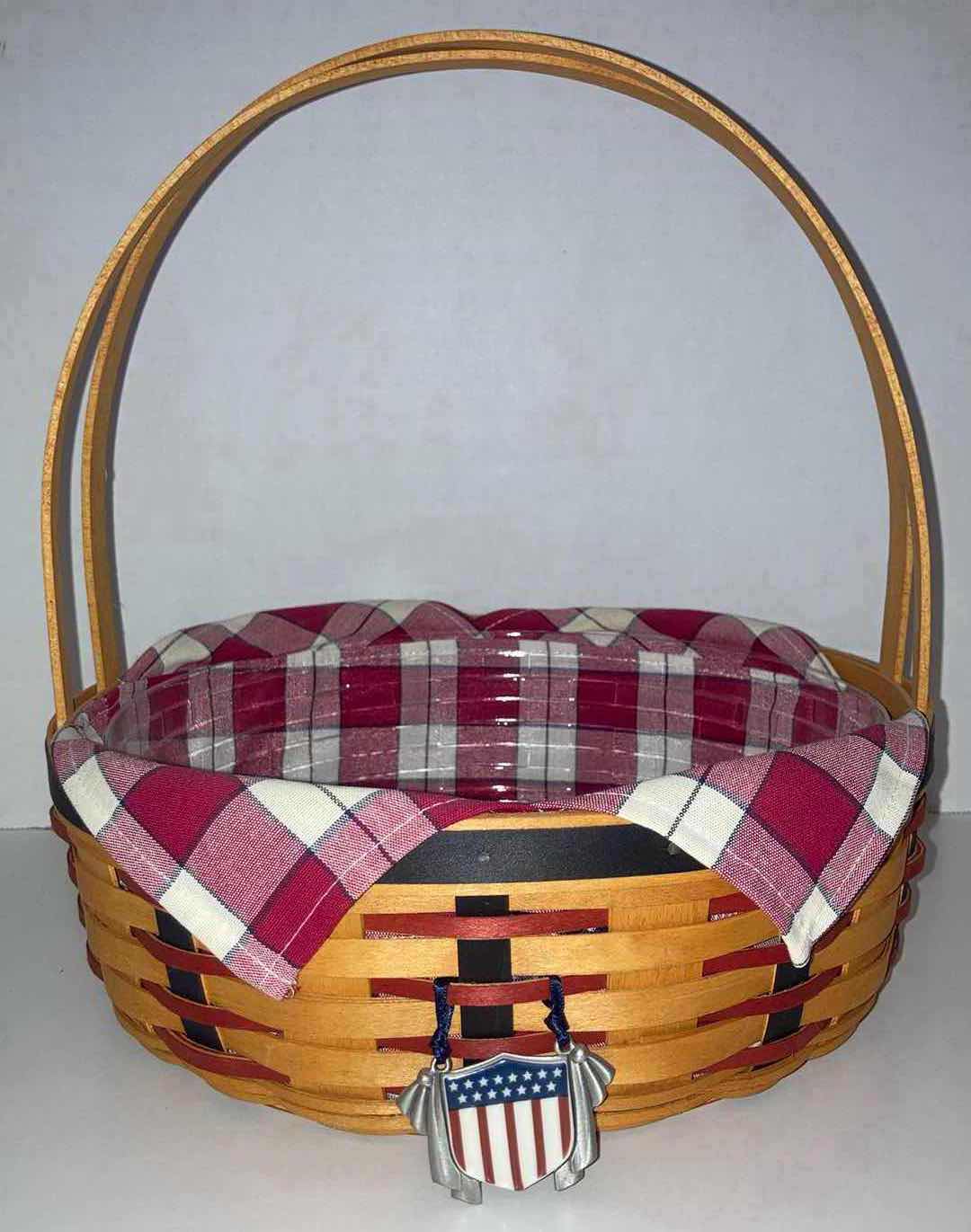 Photo 1 of LONGABERGER 2002 ALL ANERICAN CASSEROLE PIE MAPLE WOOD BASKET W RED PLAID FABRIC LINER & BASKET PROTECTOR 10.5” X 10.5” H3.5”