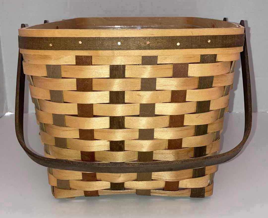 Photo 2 of LONGABERGER 2006 AMERICAN CRAFT TRADITIONS MEDIUM MARKET MAPLE WOOD BASKET W BASKET PROTECTOR 14.5” X 10.25” H7.5”