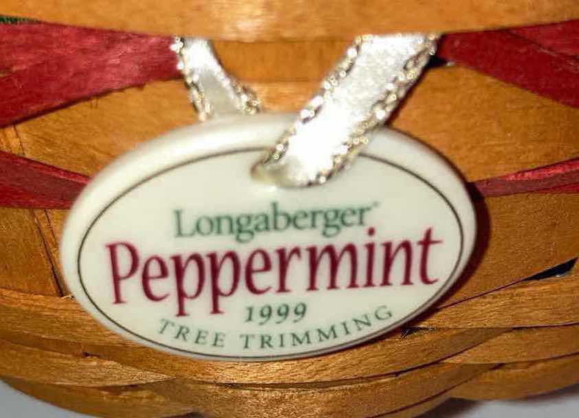 Photo 6 of LONGABERGER 1999 TREE TRIMMING PEPPERMINT MAPLE WOOD BASKET W MISTLETOE FABRIC LINER & BASKET PROTECTOR 5.5” X 5.5” H3”