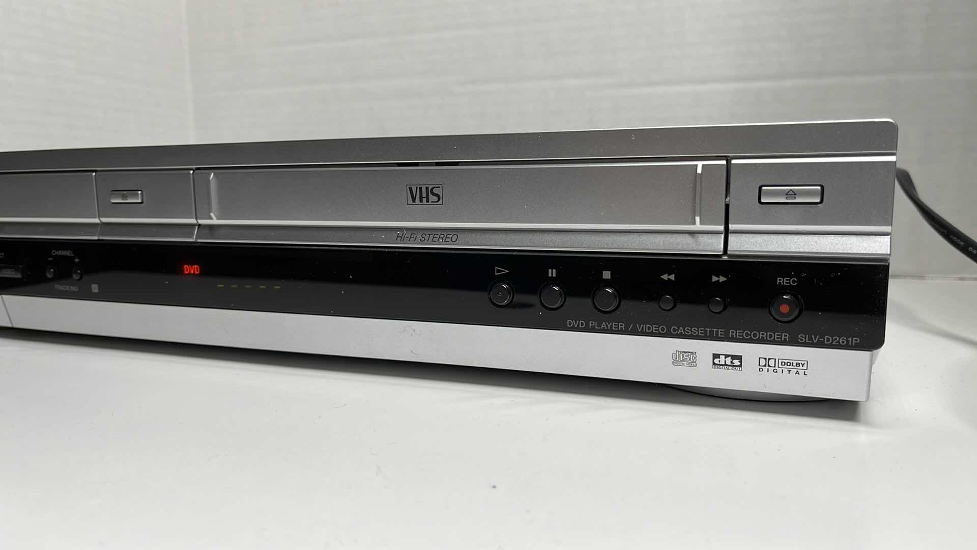 Photo 3 of SONY DVD & VHS PLAYER W REMOTE MODEL SLV-D261P