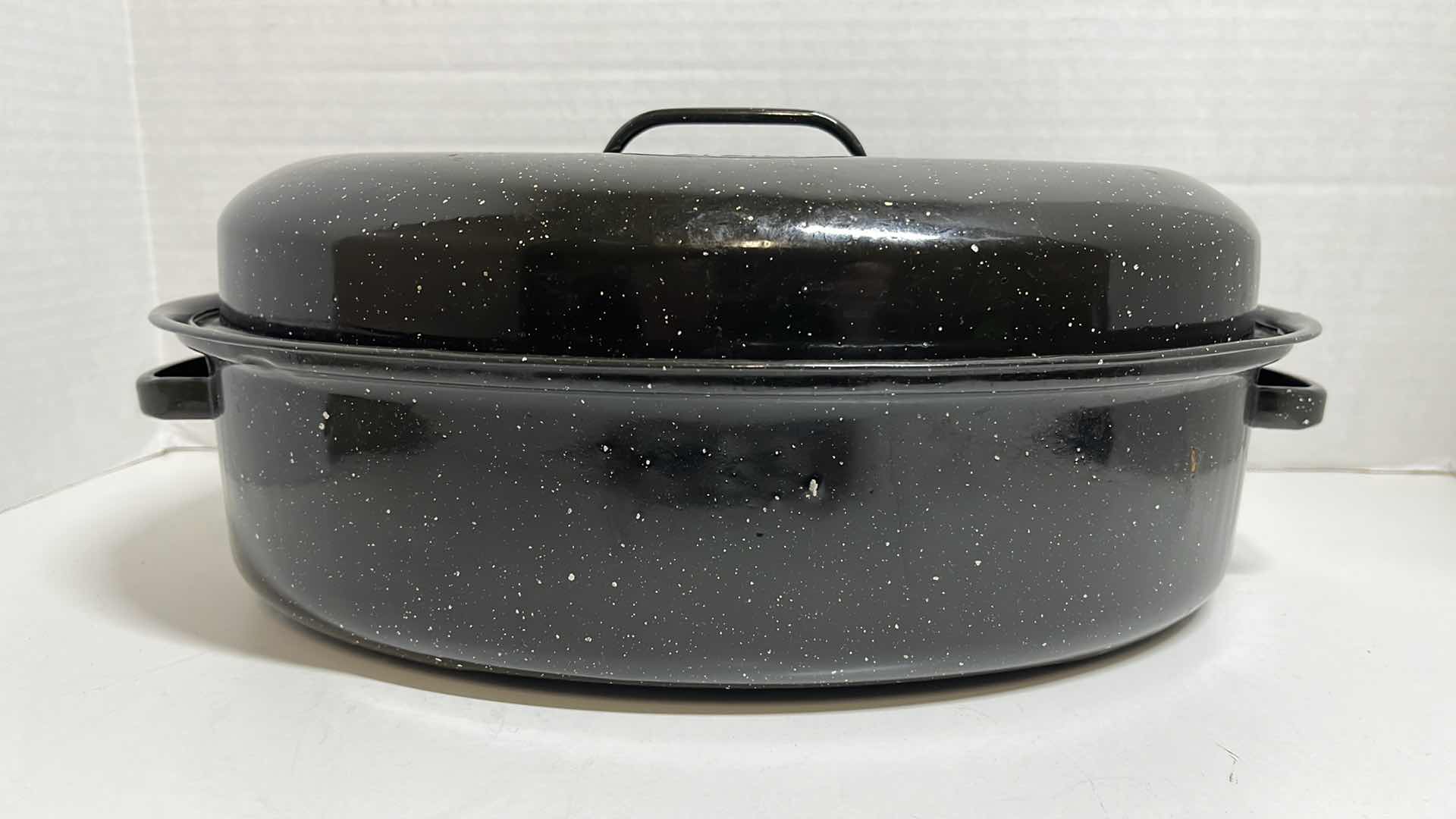 Photo 3 of GRANITE WARE ROASTING PAN W LID 14” X 10” H3.5”