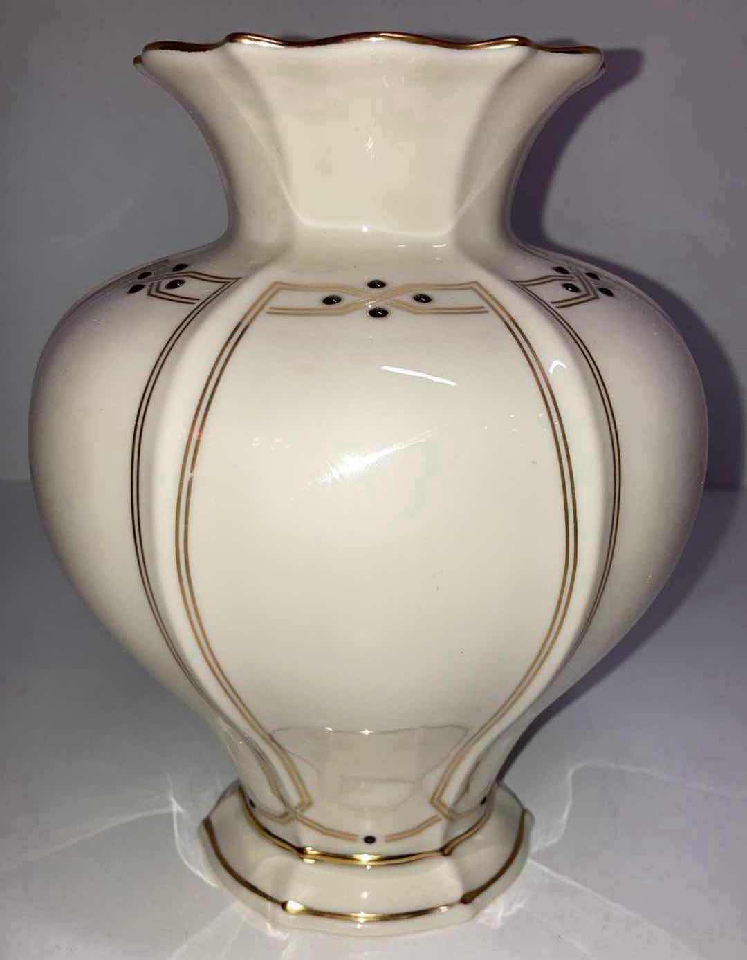 Photo 1 of LENOX VANGUARD IVORY/GOLD PORCELAIN VASE H7.25”