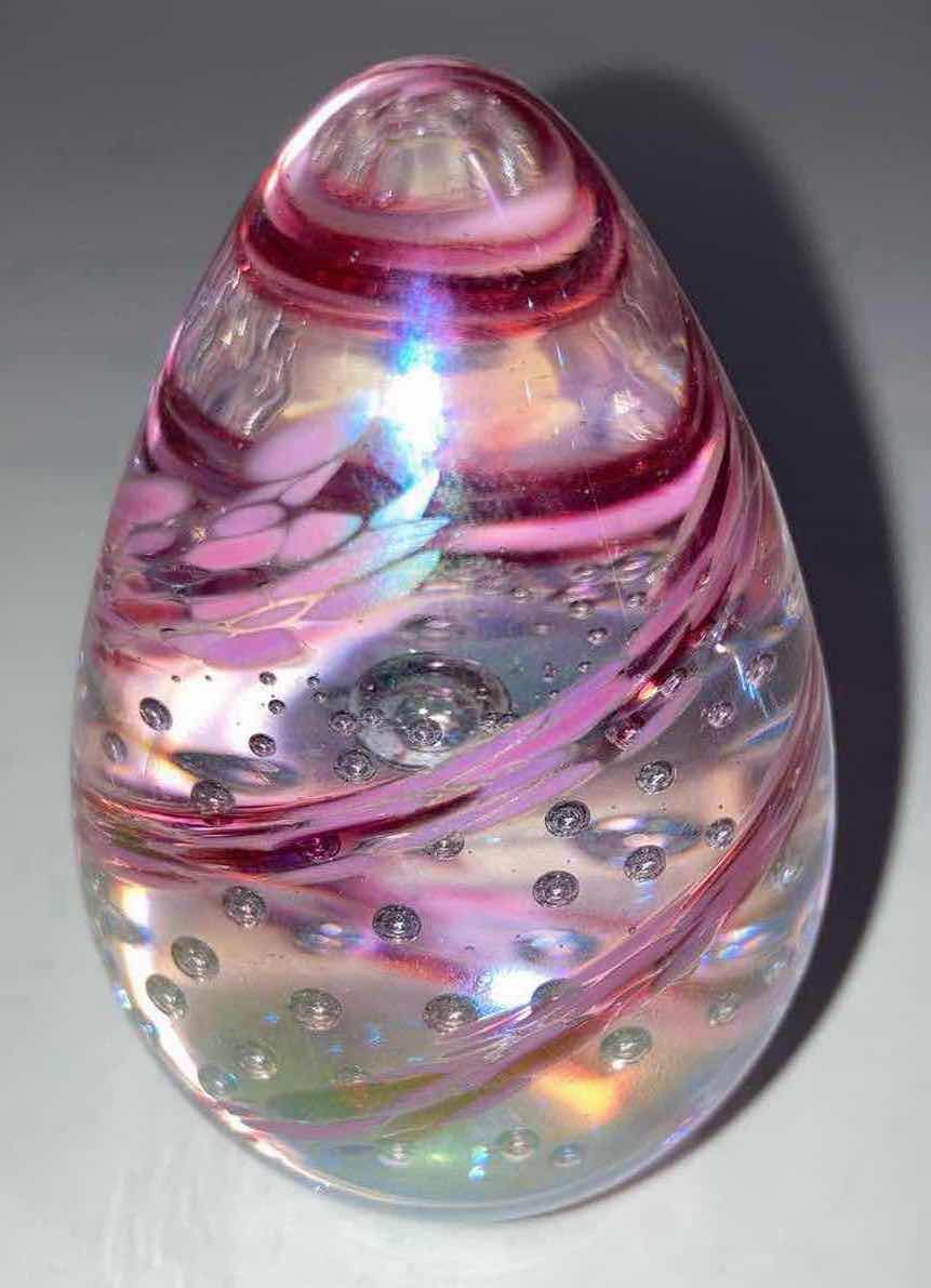 Photo 1 of GES GLASS EYE STUDIO PINK DESIGN EGG PAPERWEIGHT H3”