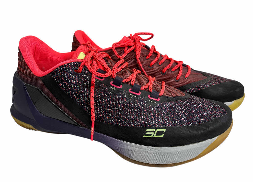 Photo 1 of MENS UNDER ARMOUR CURRY 3 LOW (SIZE 12.5)