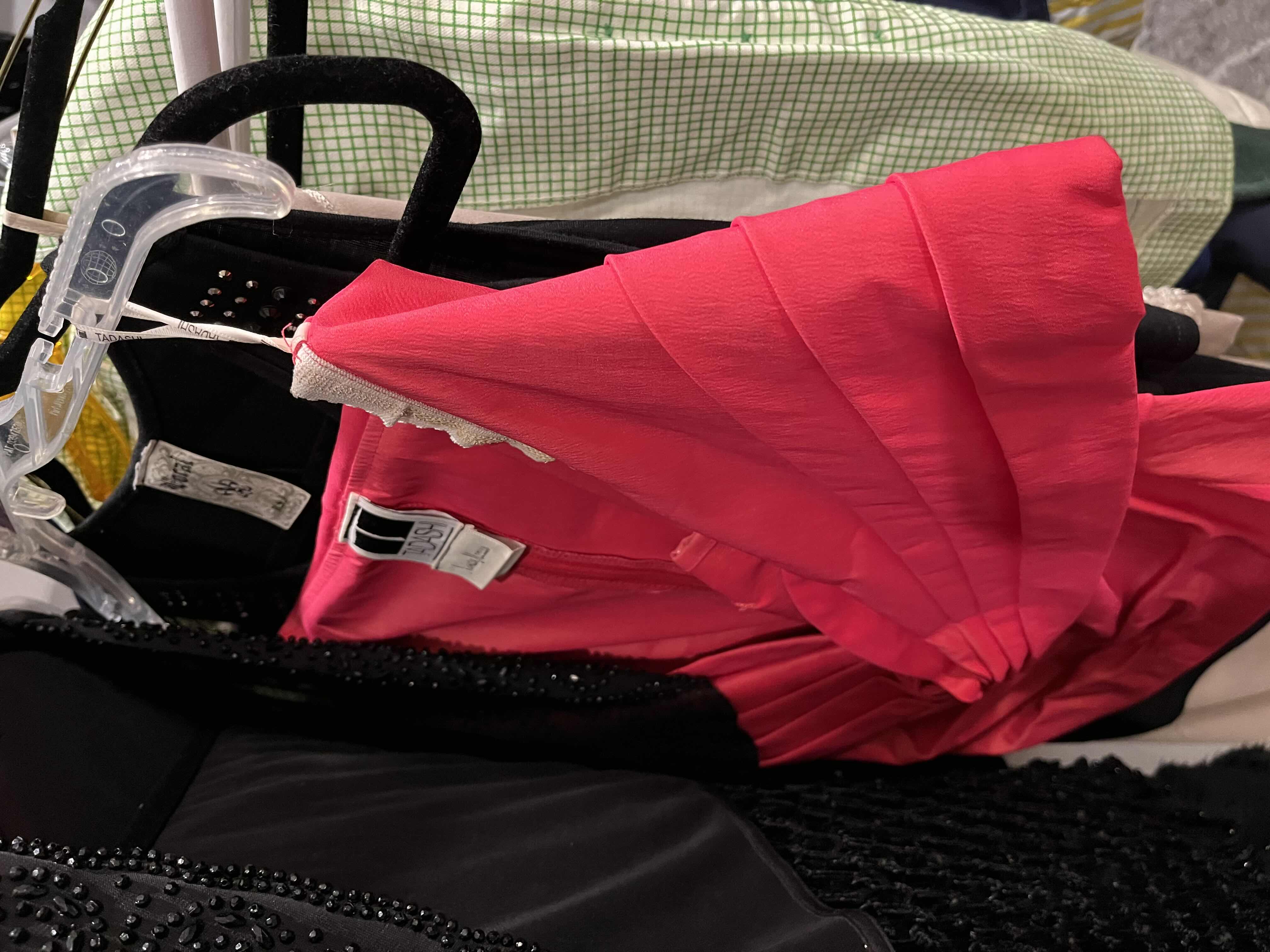 Photo 1 of VINTAGE CLOTHING WOMENS SIZE M-XL (APPROX 40)