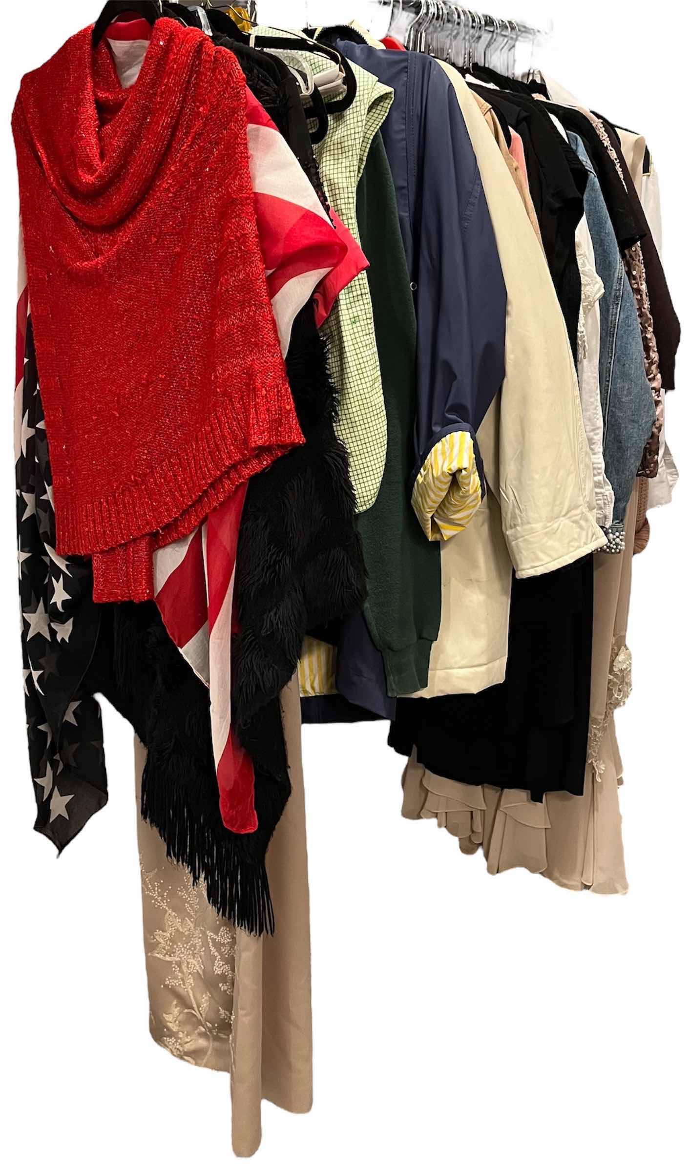 Photo 1 of VINTAGE CLOTHING WOMENS SIZE M-XL (APPROX 40)