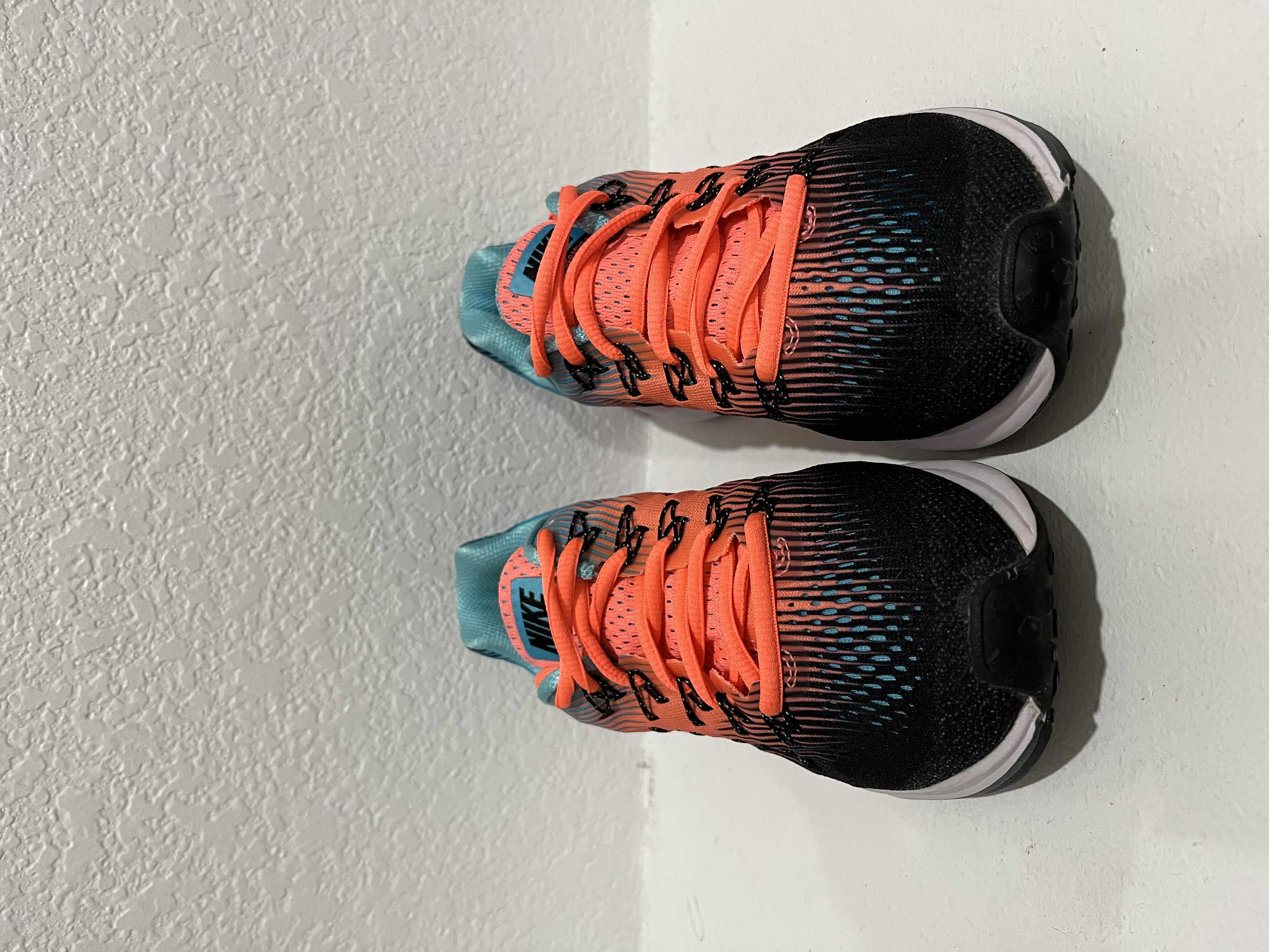 Photo 1 of NIKE ZOOM RUNNING SHOES WOMENS SIZE 6