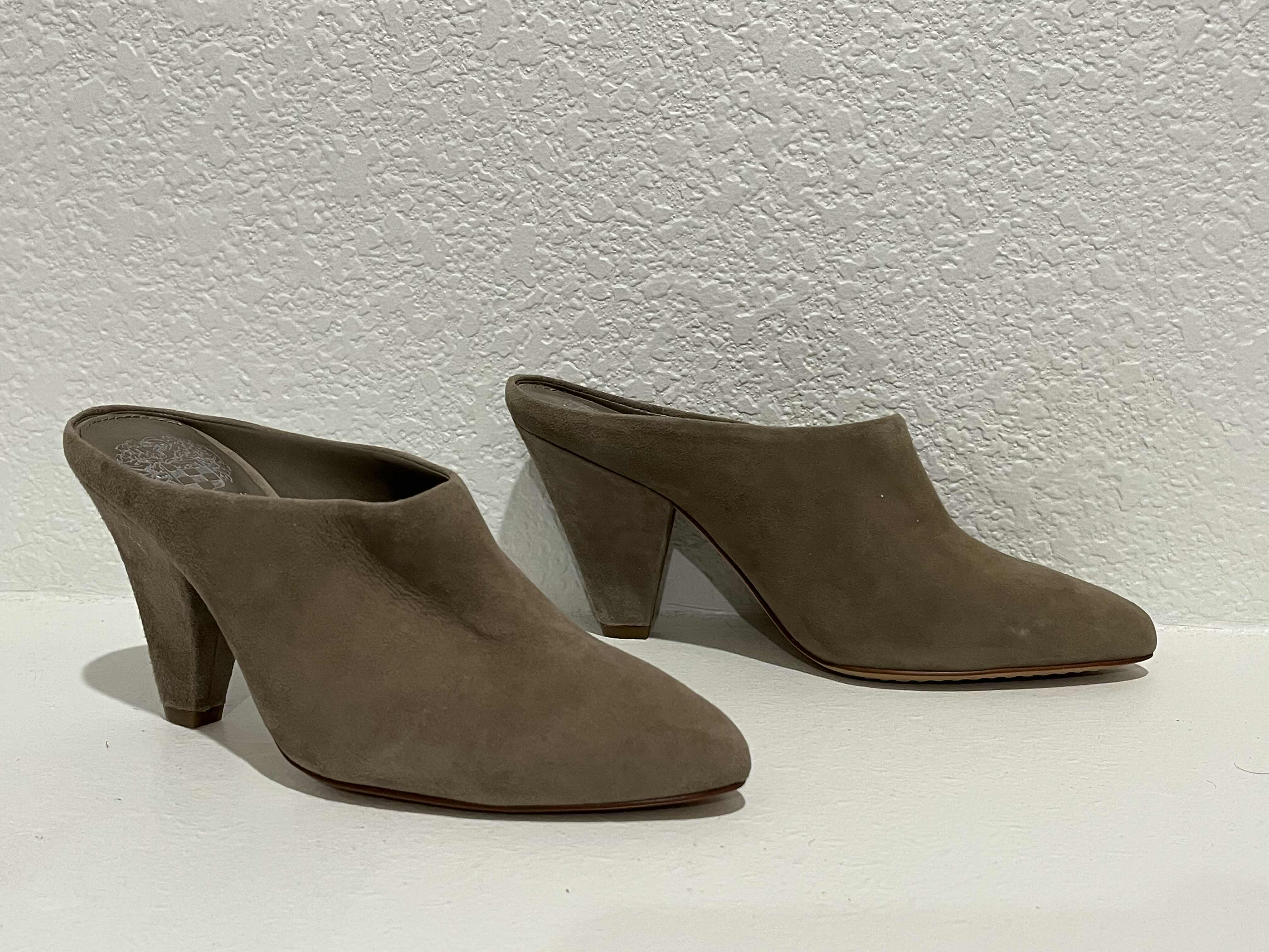 Photo 1 of VINCE CAMUTO SUEDE LOW TOP HEELS WOMENS SIZE 5.5