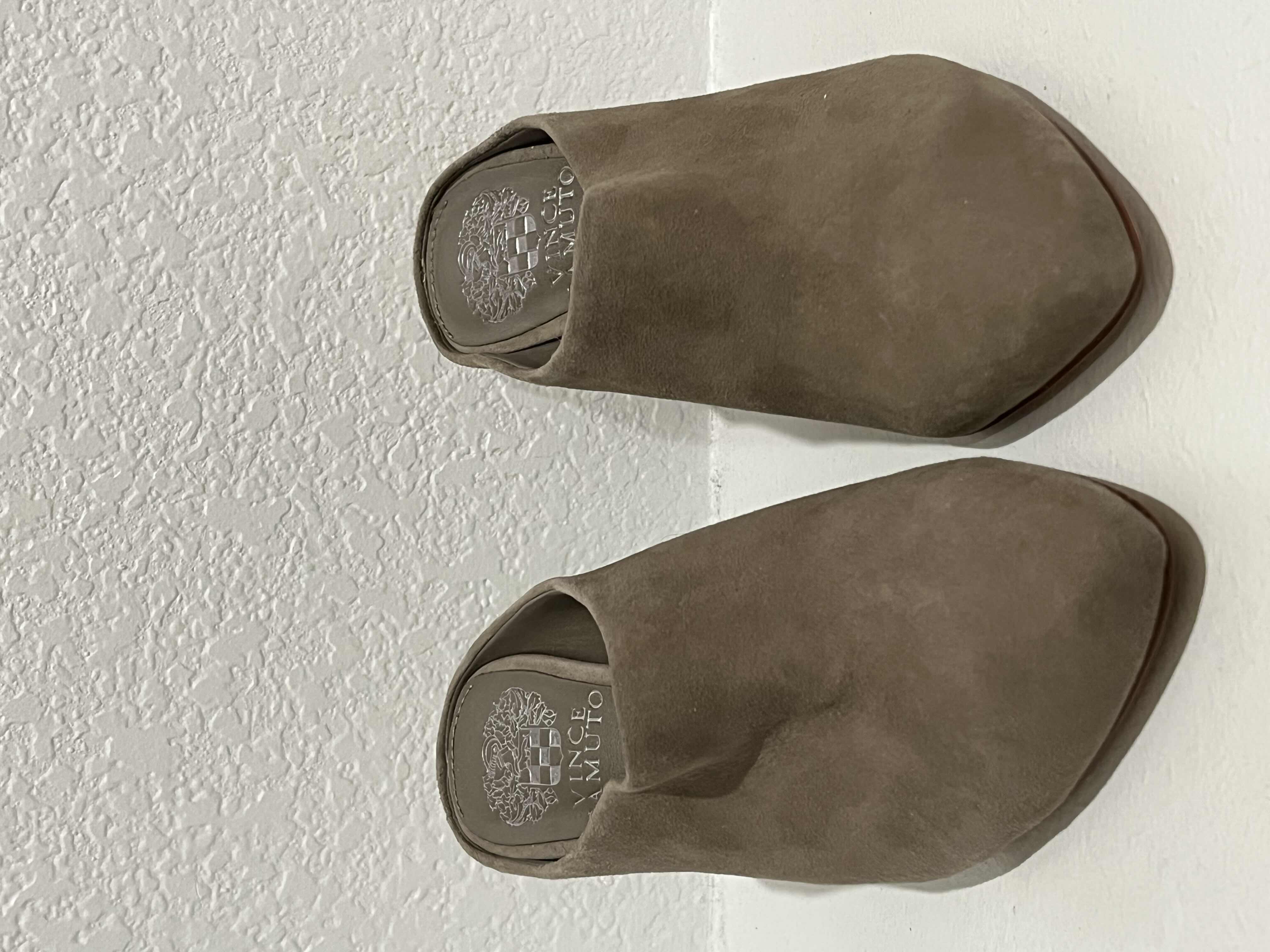 Photo 1 of VINCE CAMUTO SUEDE LOW TOP HEELS WOMENS SIZE 5.5