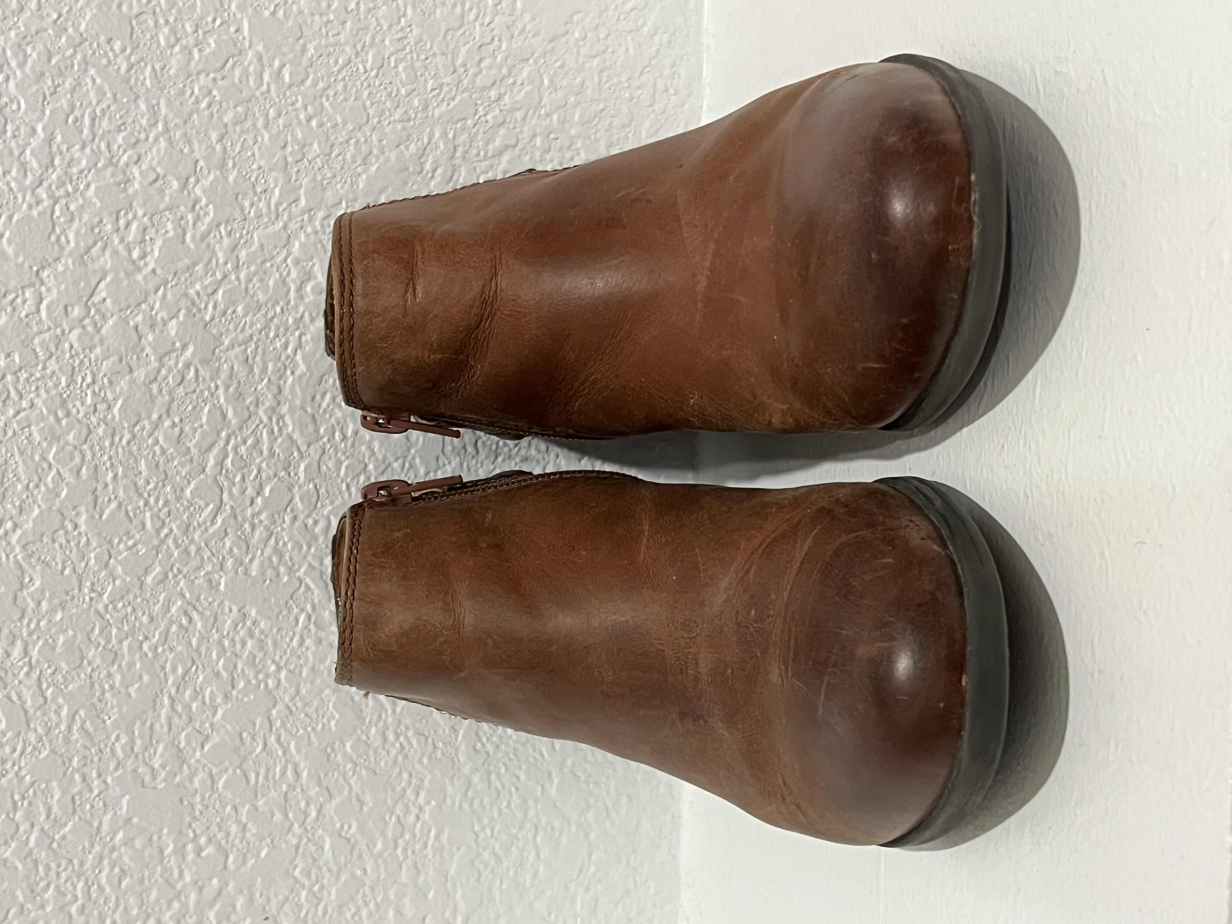 Photo 1 of CLARKS BROWN LEATHER BOOTIES BOOTS WOMENS SIZE 5