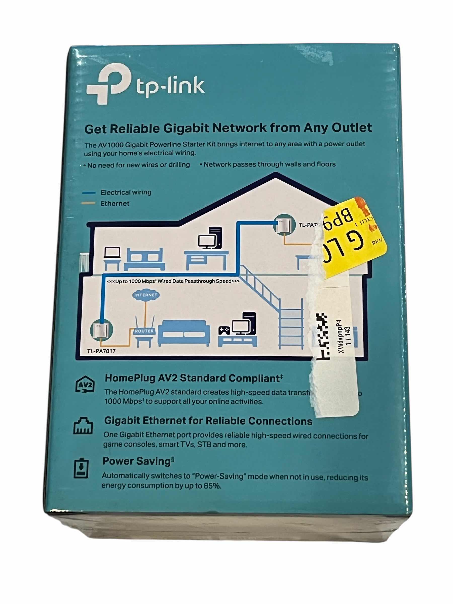 Photo 1 of TP-LINK GIGABIT POWER LINE STARTER KIT TL-PA7017 KIT(US) Ver:4.6