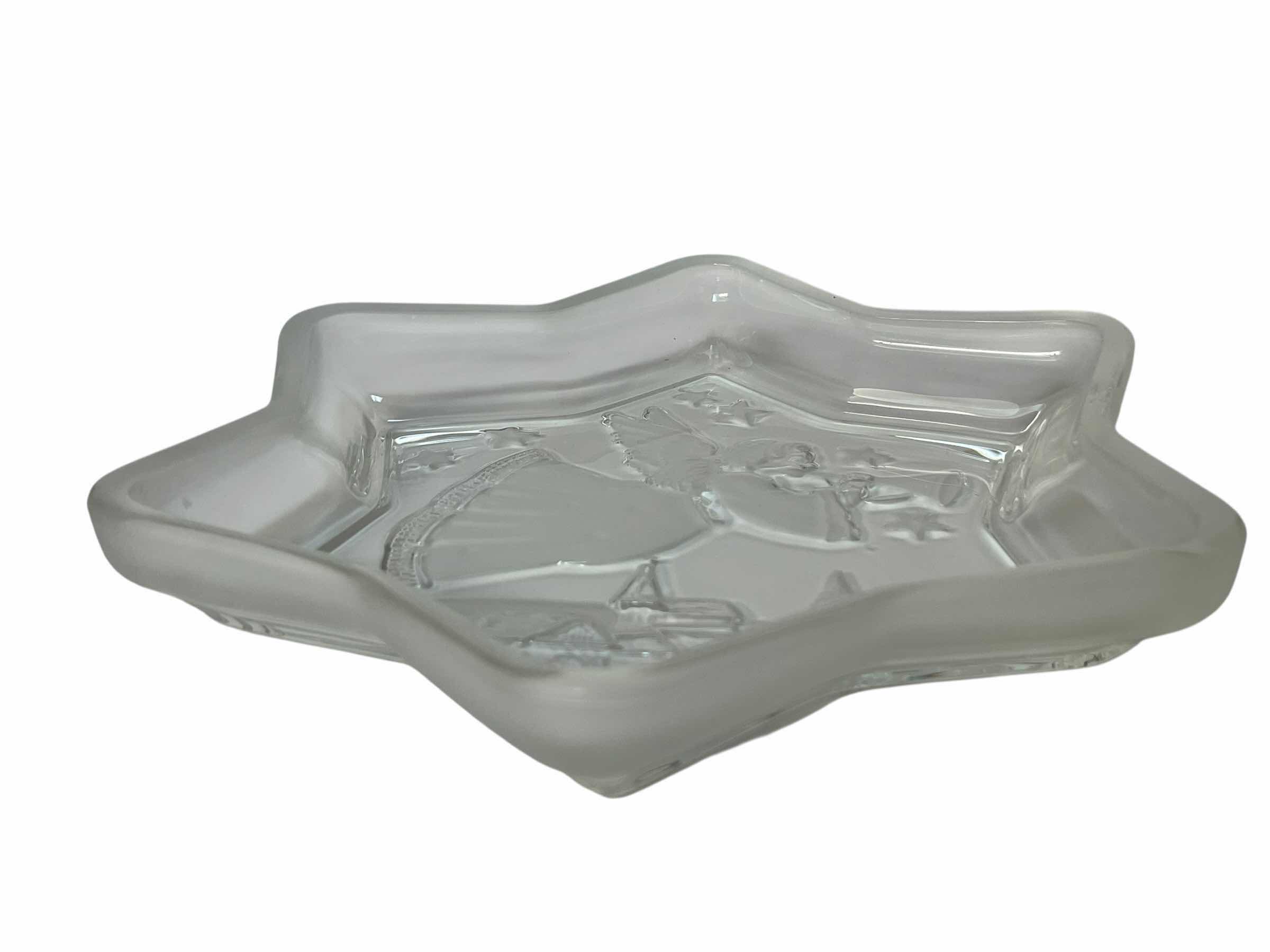 Photo 1 of ANGEL SOUNDING THE TRUMPET CLEAR GLASS DECORATIVE PLATTER 9.25”