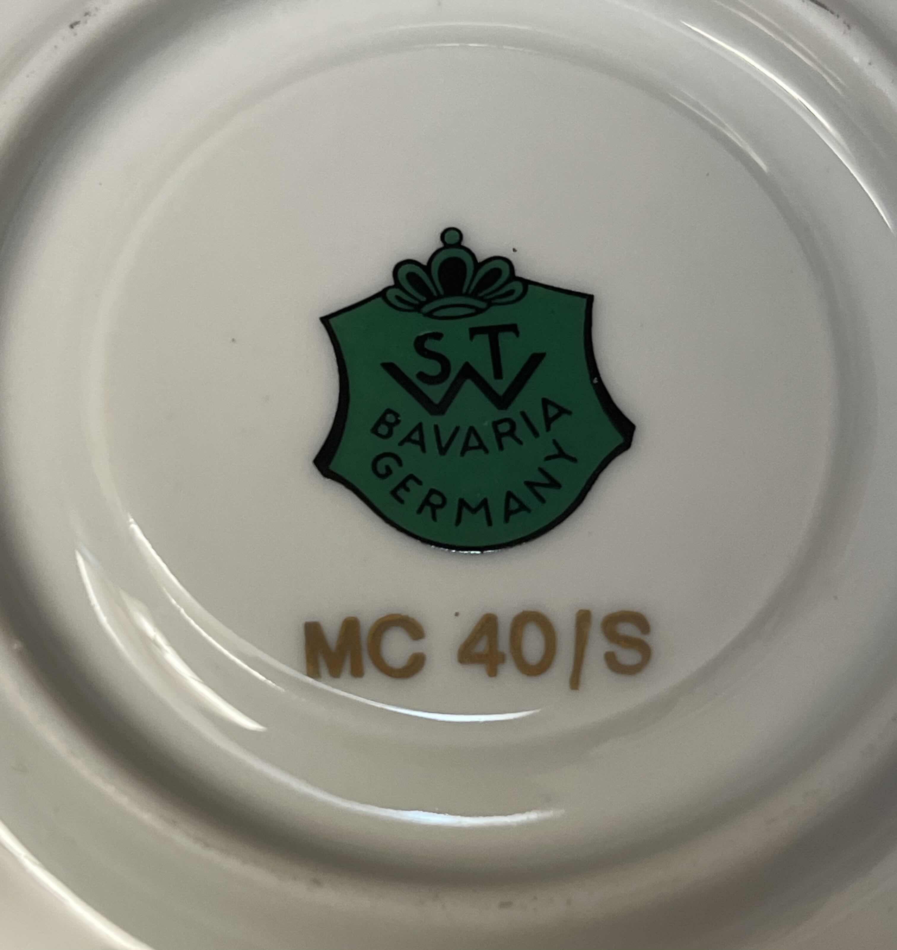 Photo 1 of ST BAVARIA GERMANY GOLD PORCELAIN FINE CHINA SET MC 40/S (15)