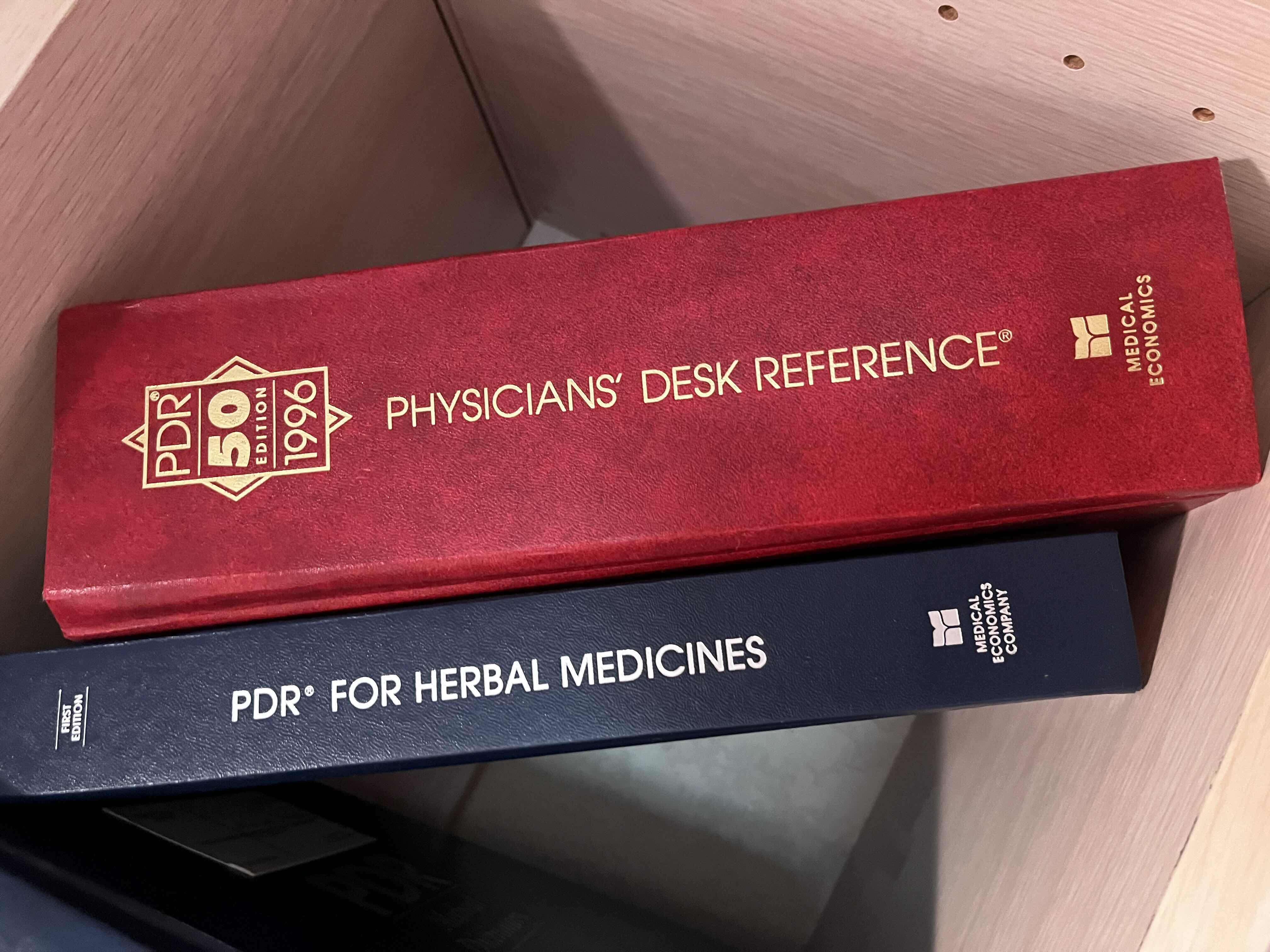 Photo 1 of MEDICAL GUIDES & MEDICINE REFERENCE BOOKS (4)