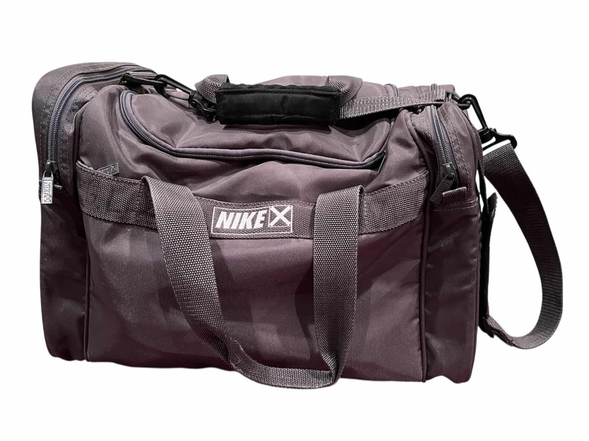 Photo 1 of COLUMBIA BLACK KNIGHT BOWLING BALL 2D79974 W NIKE GRAY PRO BOWLING DUFFEL BAG