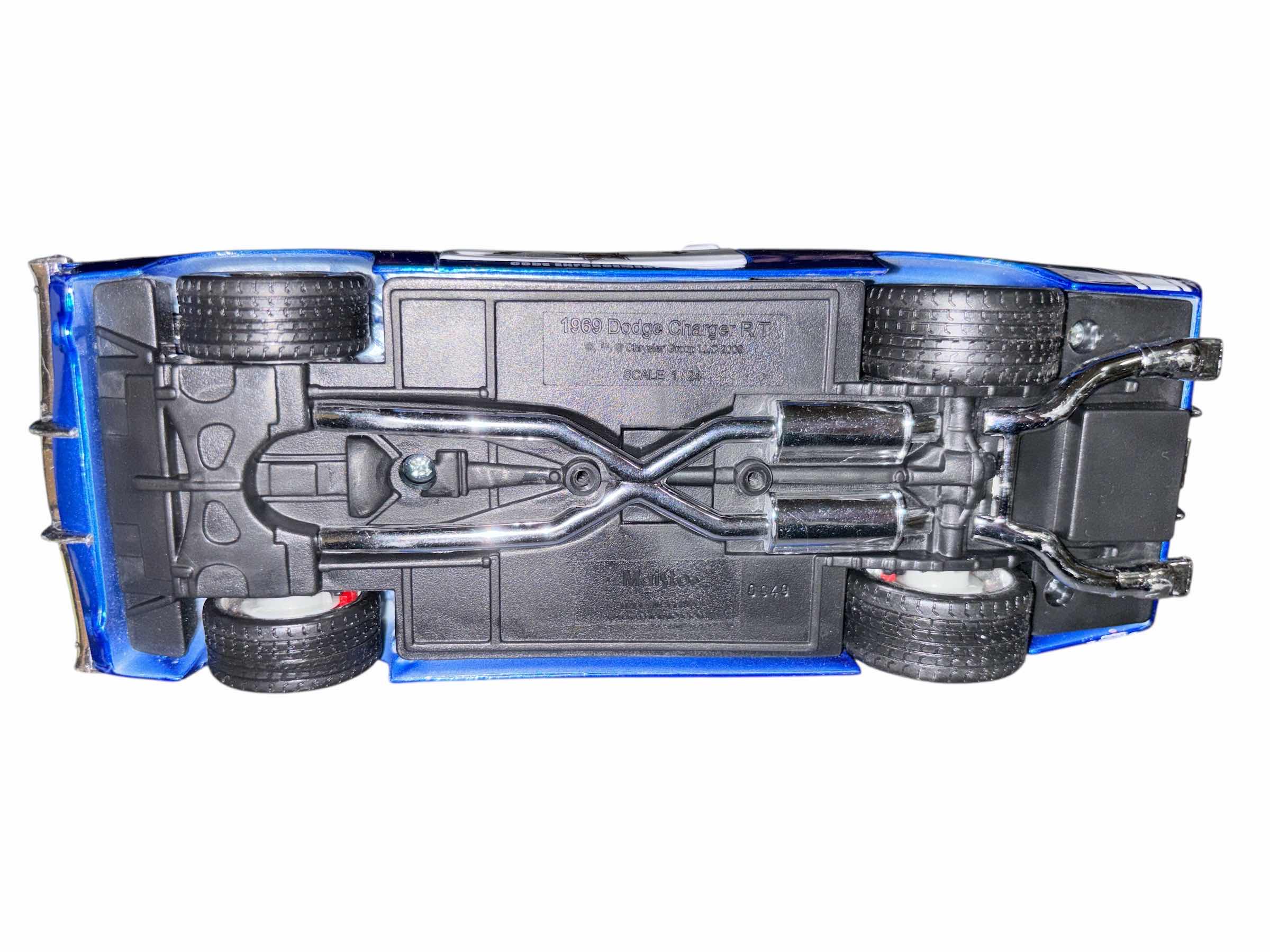 Photo 1 of 2009 MAISTO SPECIAL EDITION 1969 HIGHWAY PATROL DODGE CHARGER R/T 1:24 SCALE DIE CAST MODEL