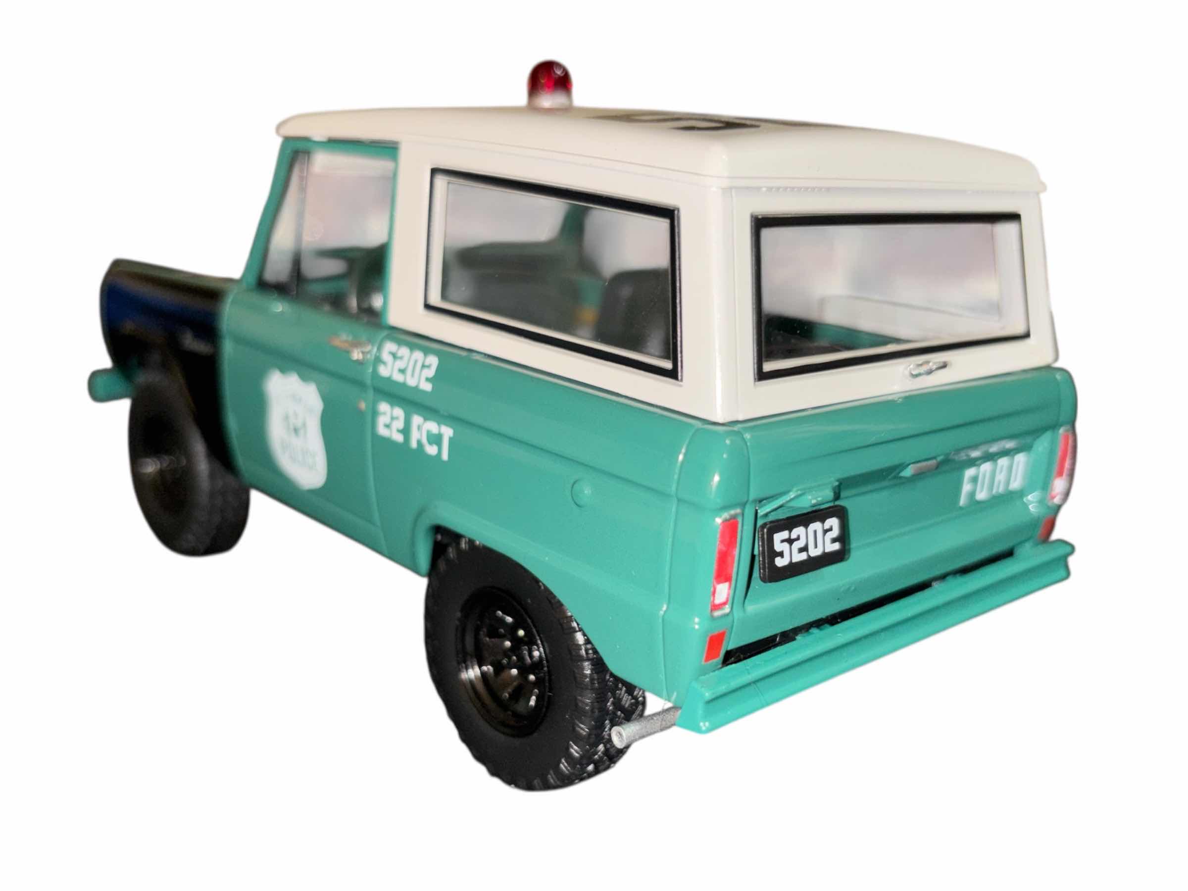 Photo 1 of GREENLIGHT 1967 FORD BRONCO CITY OF NEW YORK POLICE 1:24 SCALE DIE CAST MODEL