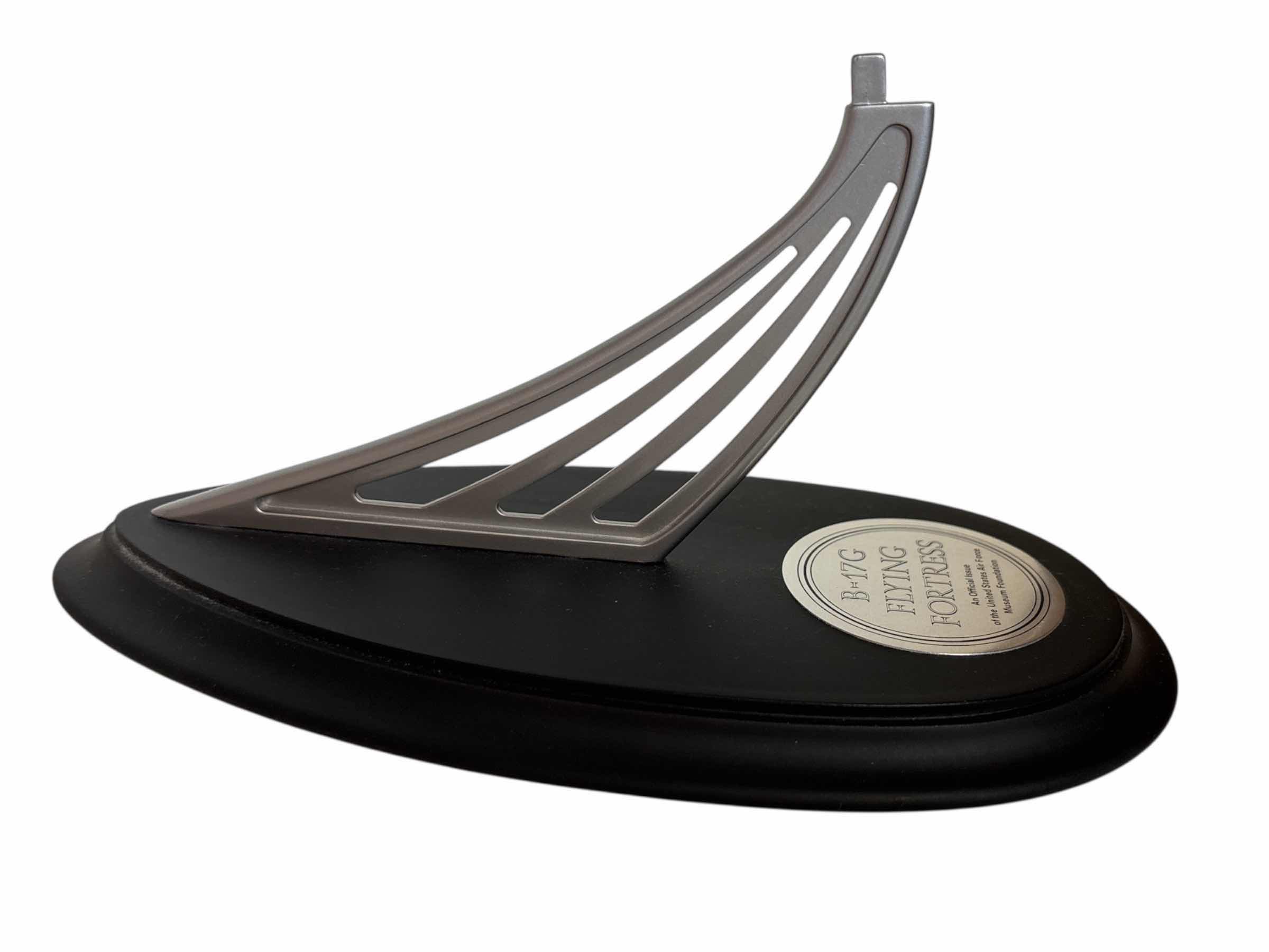 Photo 1 of VINTAGE 1989 THE FRANKLIN MINT SHOO SHOO BABY B-17 FLYING FORTRESS DIE-CAST MODEL 1:96 SCALE, OFFICIAL ISSUE U.S. AIR FORCE MUSEUM FOUNDATION 13” X 10” H6”