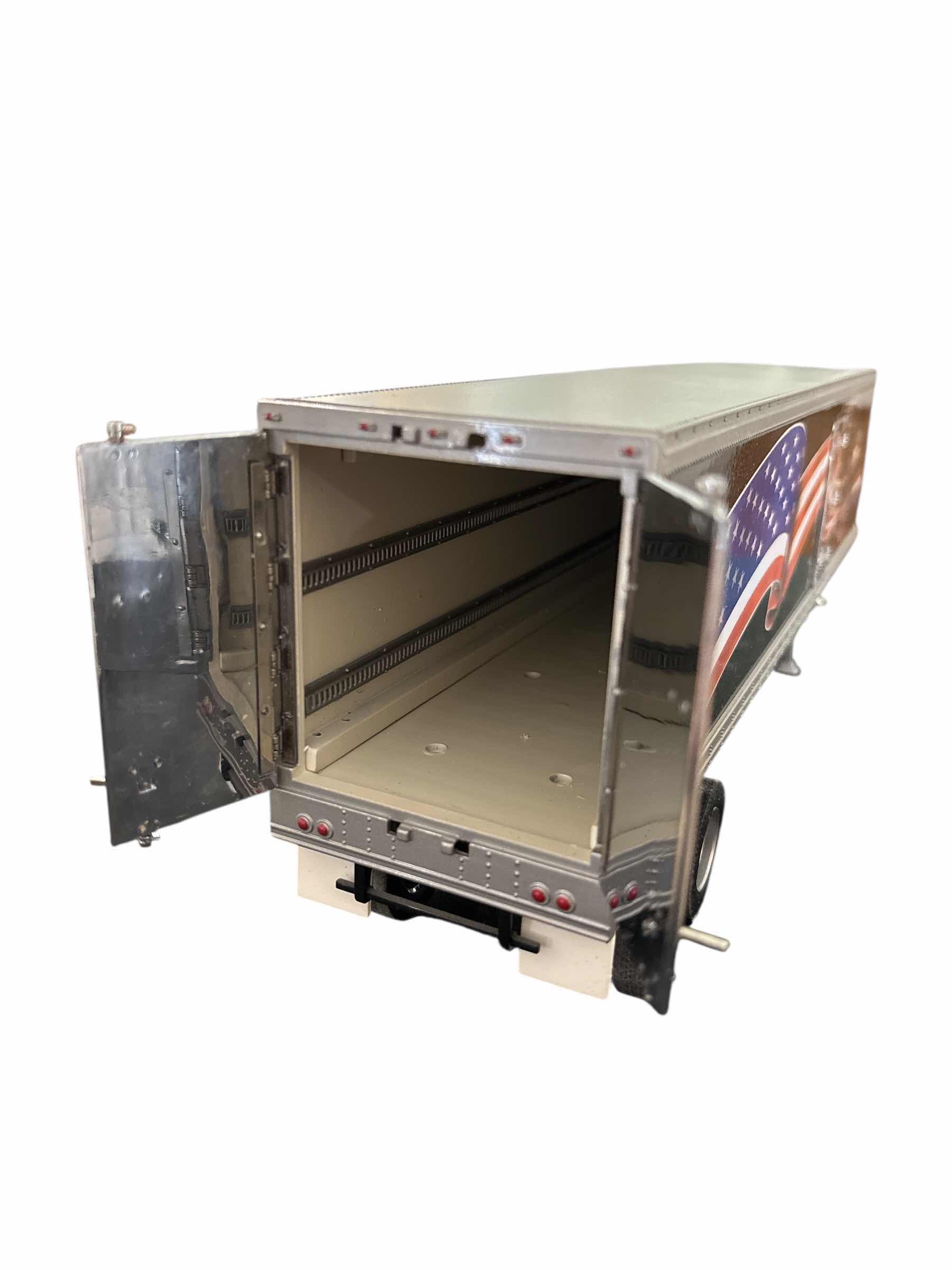 Photo 1 of VINTAGE THE FRANKLIN MINT 1:32 SCALE PRECISION DIE-CAST MODEL PETERBILT MODEL 379