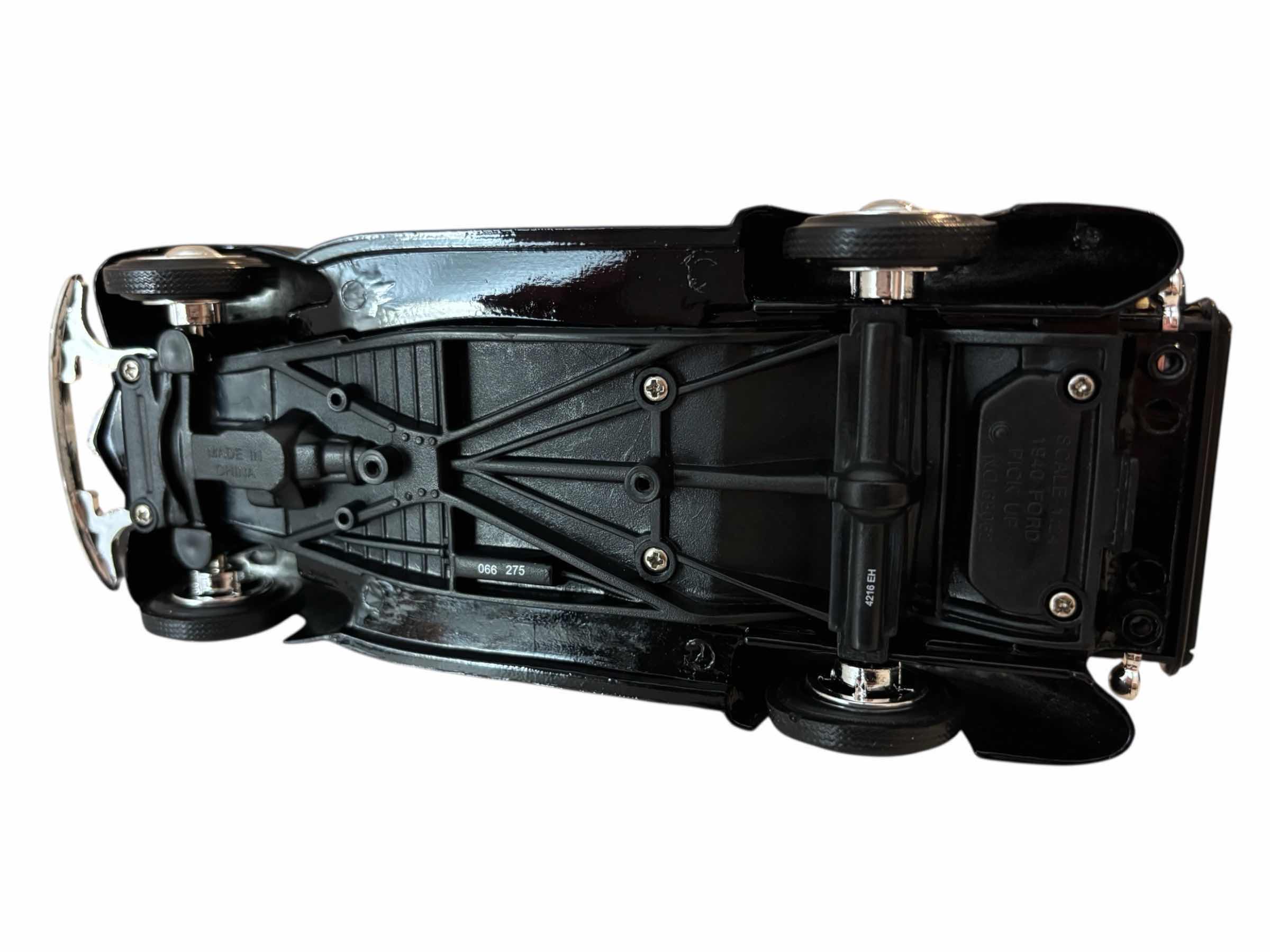 Photo 1 of MOTORMAX DIE-CAST MODEL 1940 FORD PICK UP SCALE 1:24