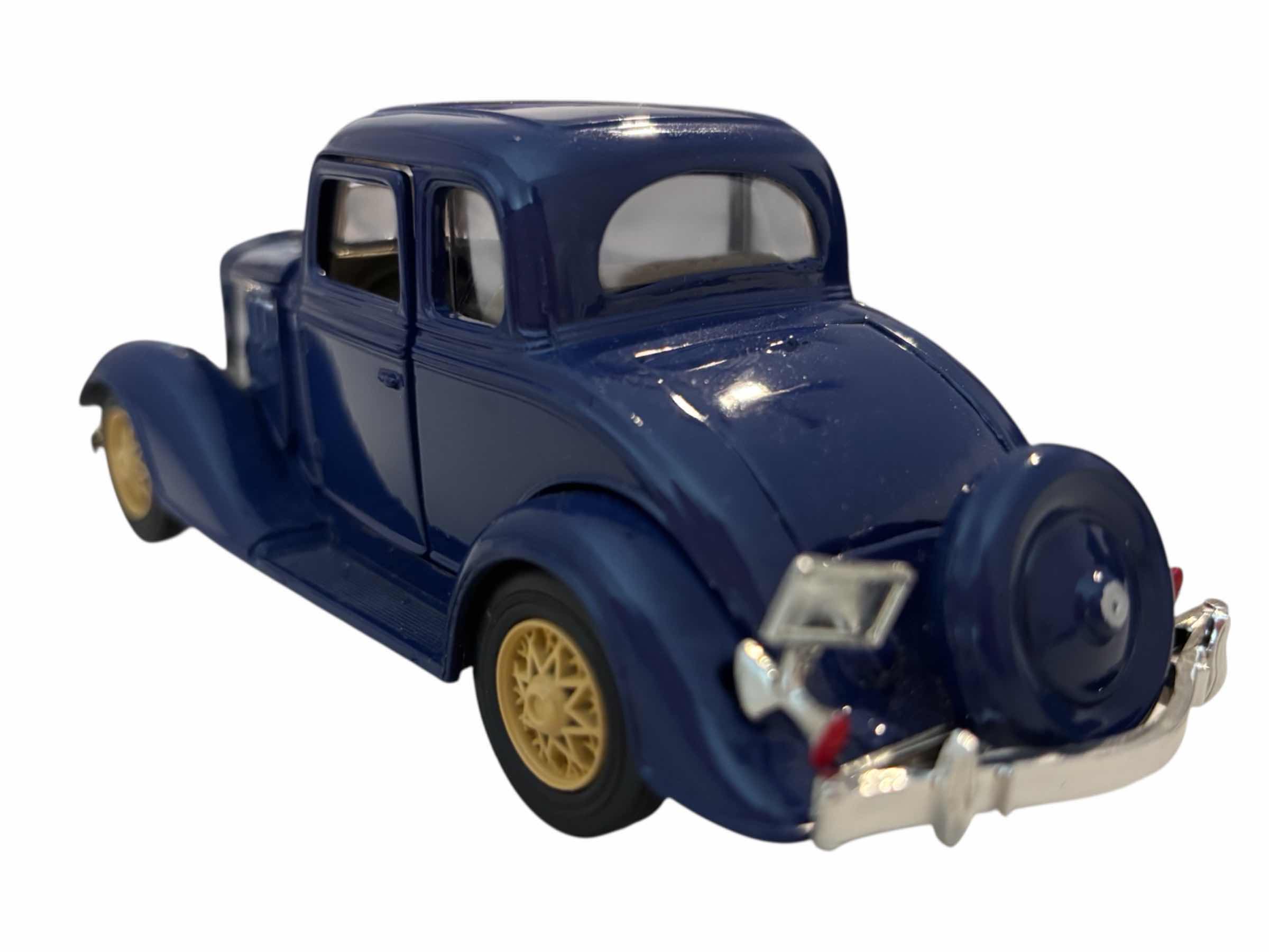 Photo 1 of 1929 FORD STATION WAGON TAN/RED & 1933 CHEVROLET EAGLE 2 PASSENGER 5 WINDOW COUPE NAVY BLUE DIE-CAST MODELS