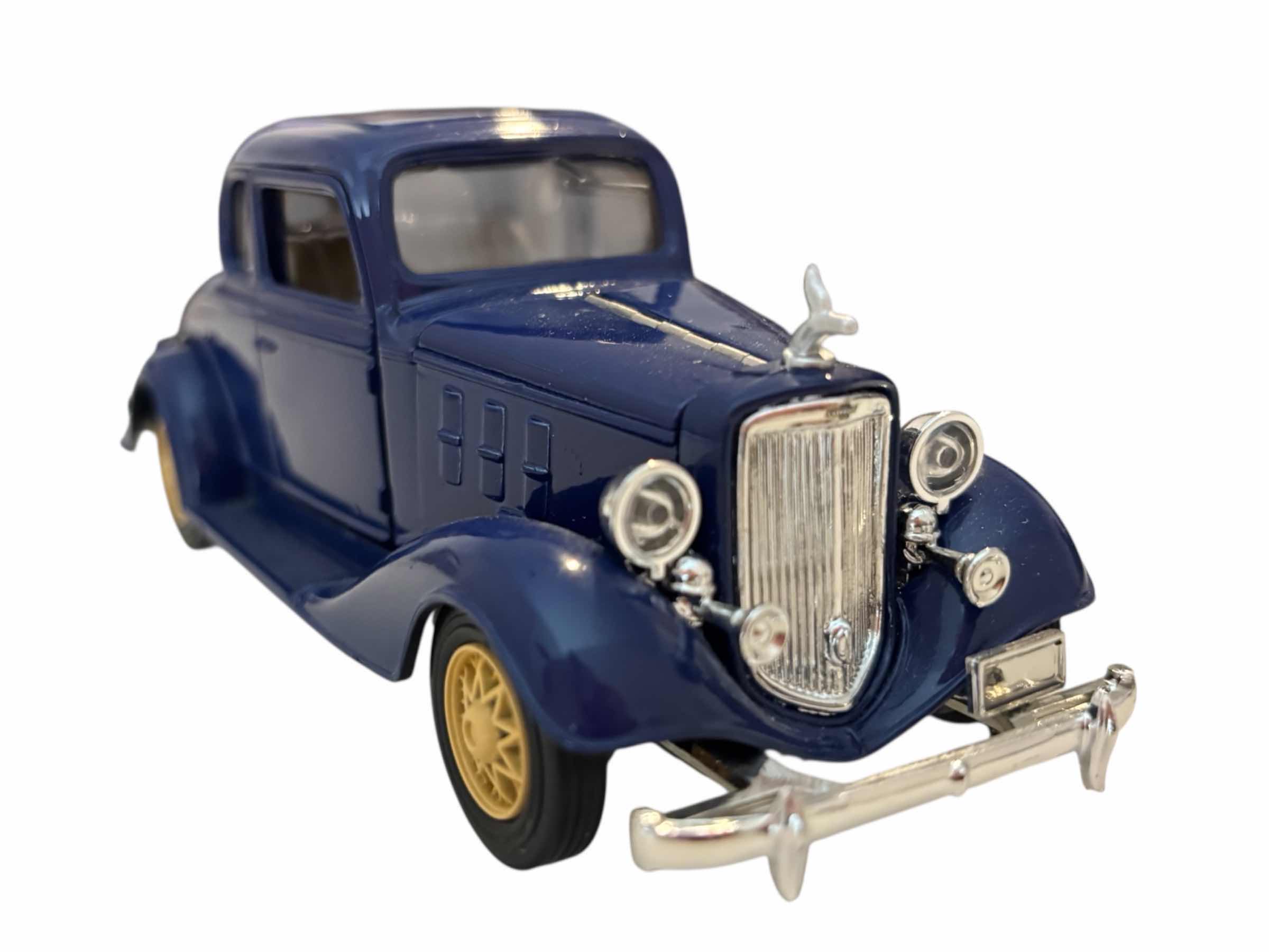 Photo 1 of 1929 FORD STATION WAGON TAN/RED & 1933 CHEVROLET EAGLE 2 PASSENGER 5 WINDOW COUPE NAVY BLUE DIE-CAST MODELS