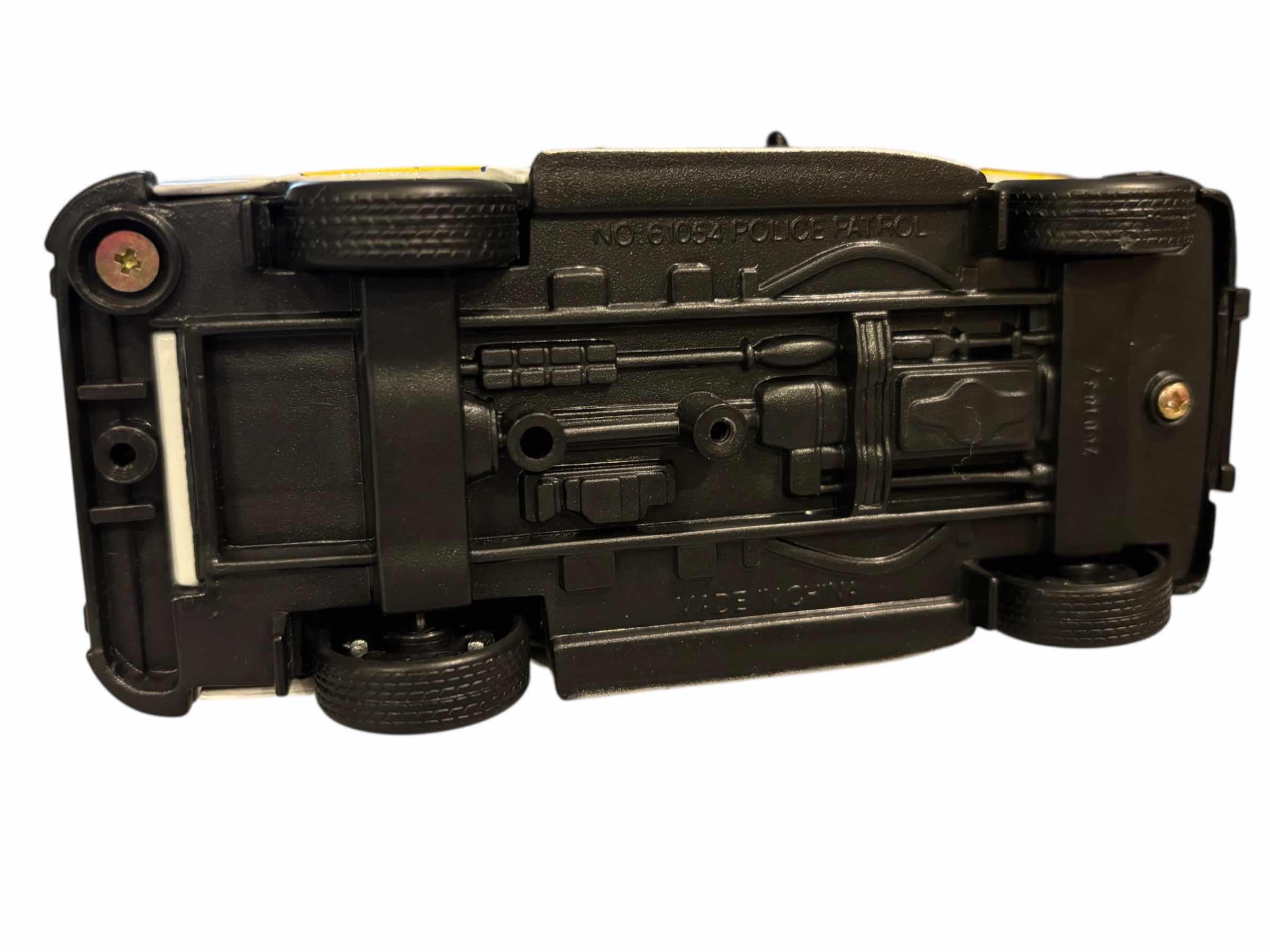 Photo 1 of IRISH GARDA PATROL LAND ROVER DIE-CAST MODEL SCALE 1:24