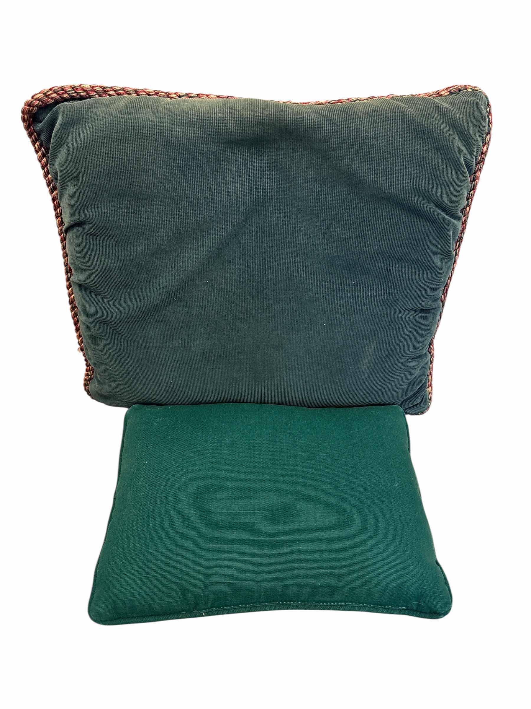 Photo 1 of HALLMARK DESIGN COLLECTION GOLF THROW BLANKET W TWO DECORATIVE PILLOWS