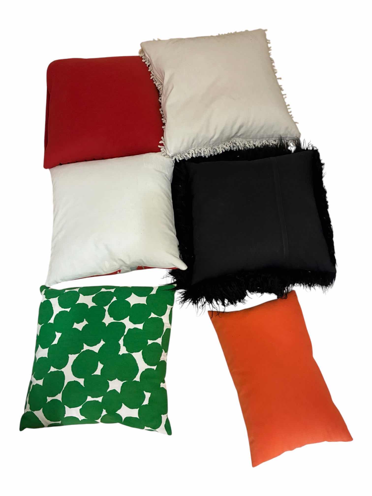 Photo 1 of THROW PILLOWS VINTAGE & MODERN DESIGN (6)