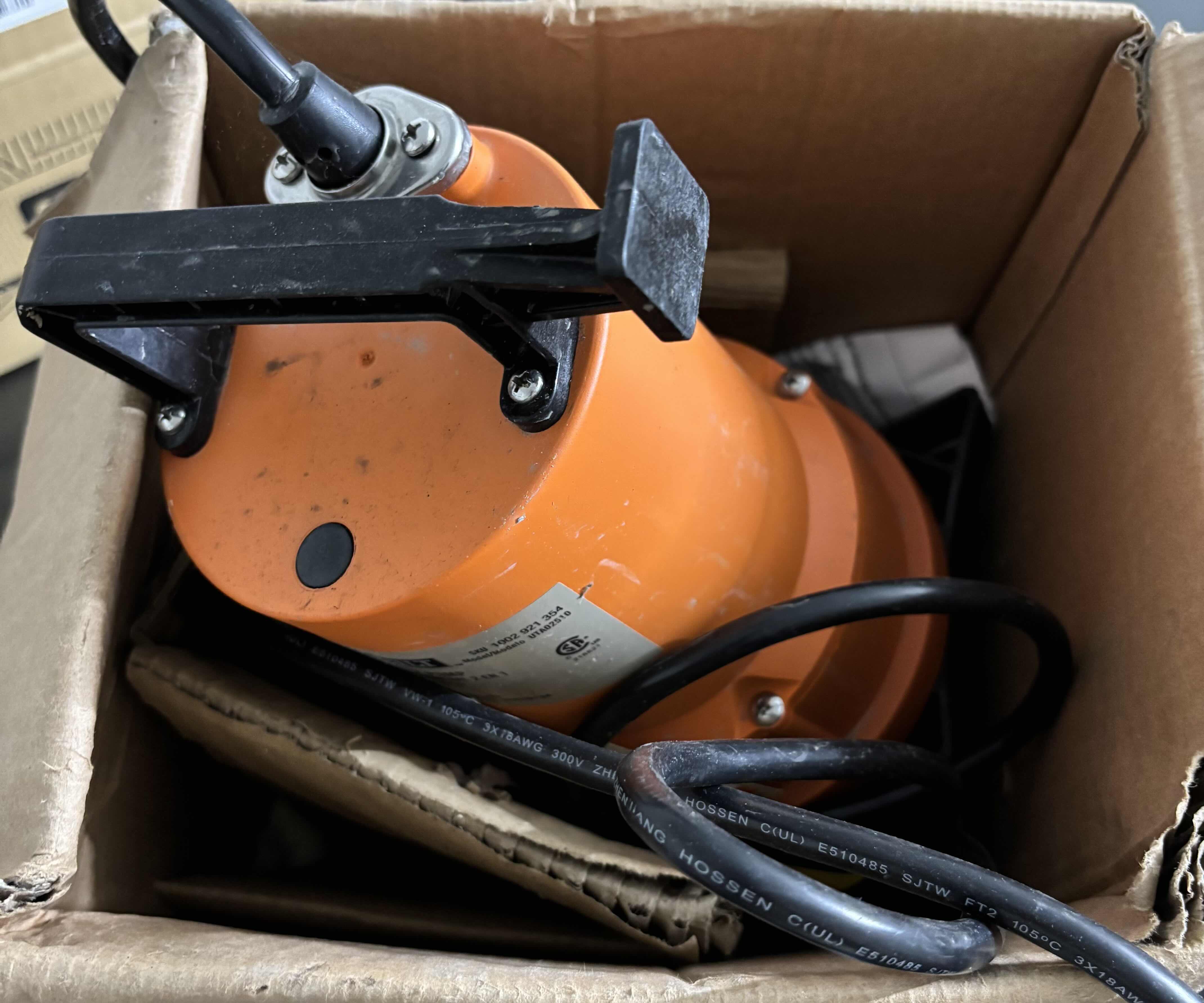 Photo 1 of EVERBILT 1/4 HP SUBMERSIBLE UTILITY AND TRANSFER PUMP IN ORIGINAL BOX