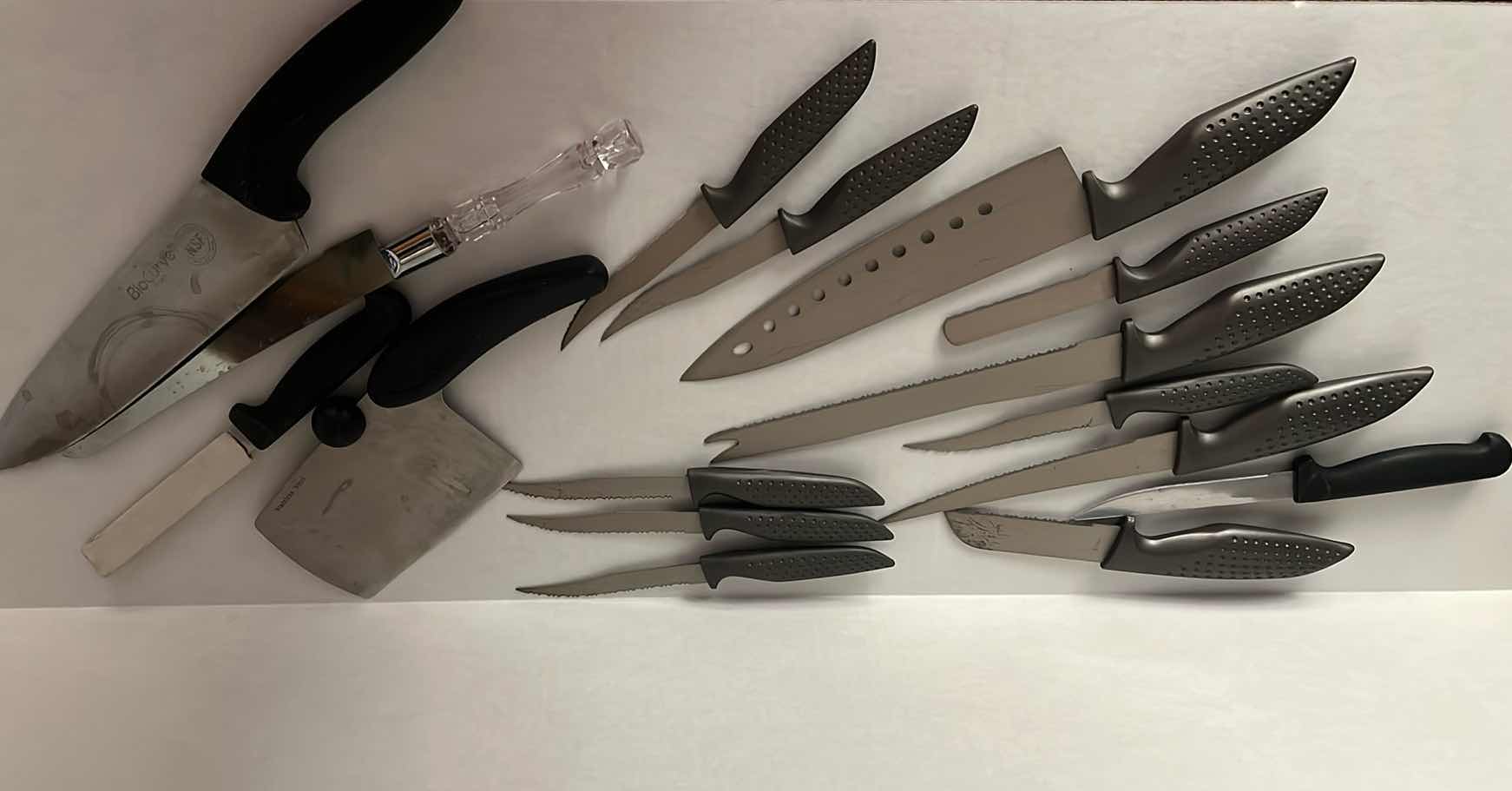 Photo 1 of 16-BLACK HANDLED KNIVES