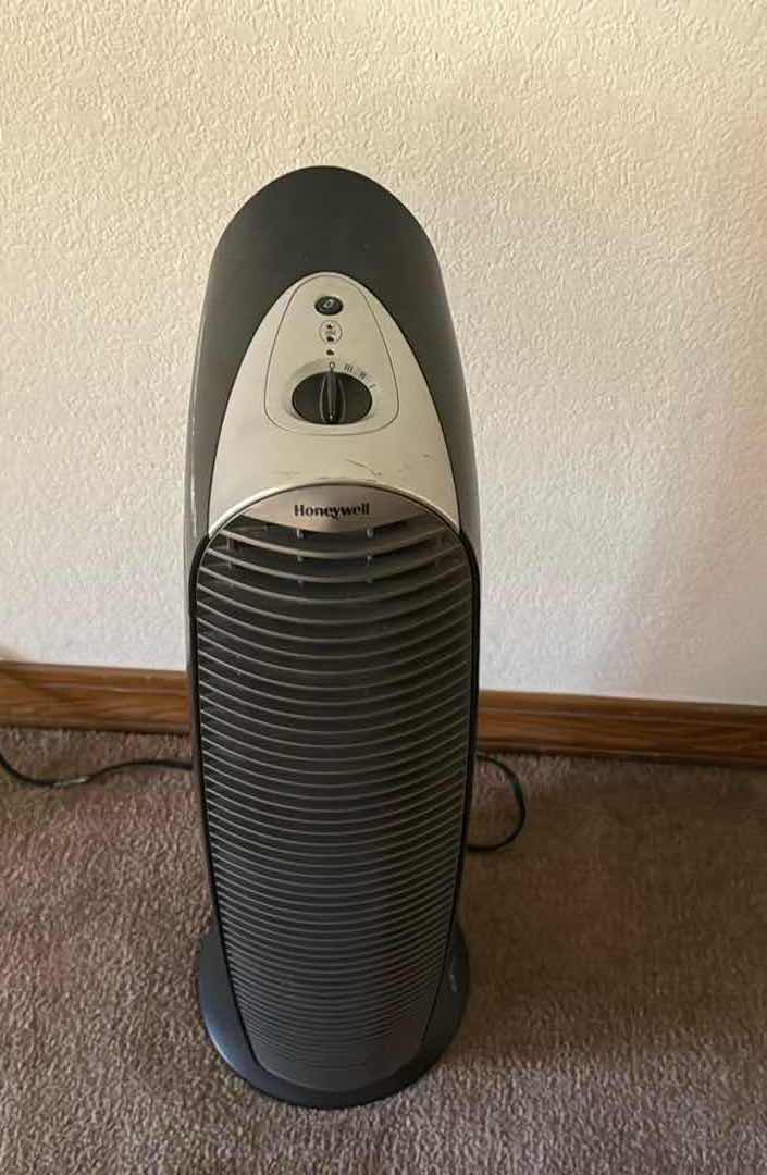 Photo 1 of HONEYWELL OSCILLATING FAN