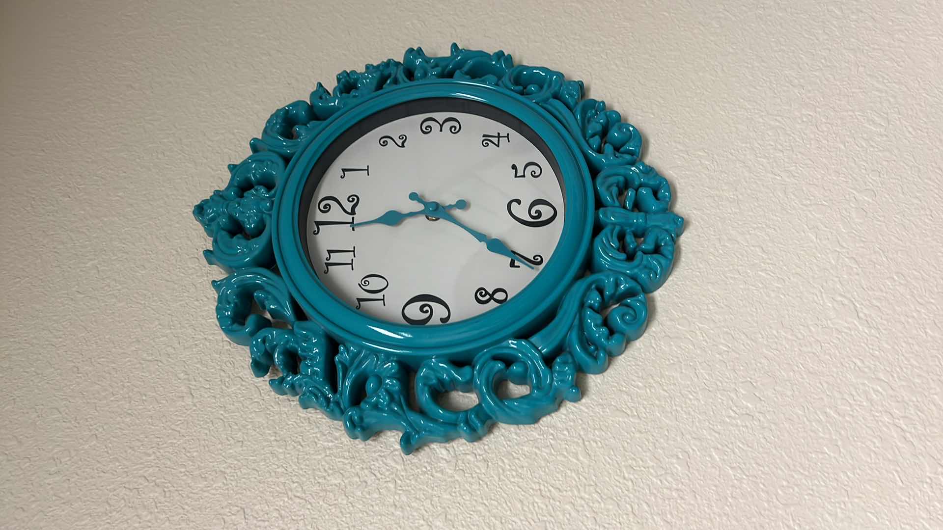 Photo 2 of 14" ROUND PLASTIC TEAL WALL CLOCK