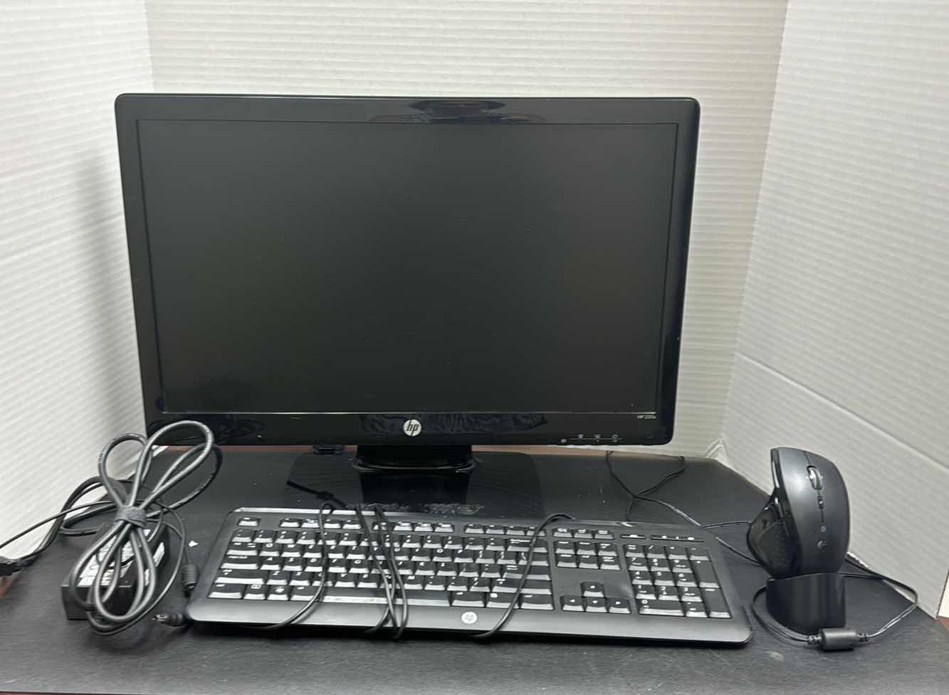 Photo 1 of HP MONITOR/MOUSE/KEYBOARD and MAT SET