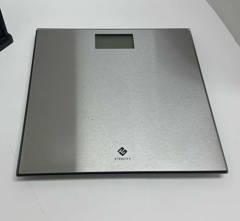 Photo 3 of DESK ORGANIZER & STAINLESS STEEL SCALE