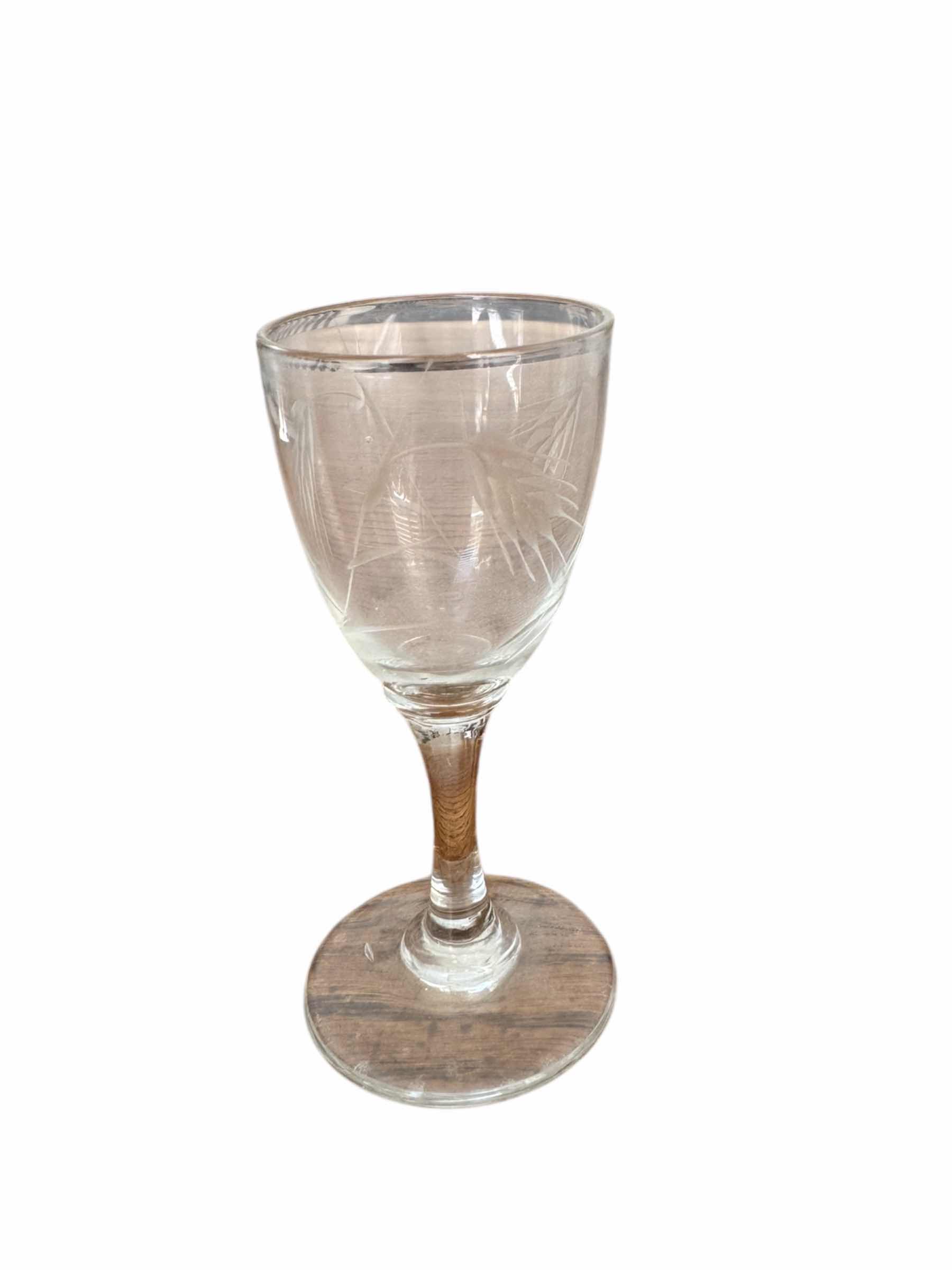 Photo 1 of 49
12- VINTAGE SASAKI MINIATURE SHOT GLASSES ETCHED CRYSTAL CUT WHEAT

D1.5” X H3”