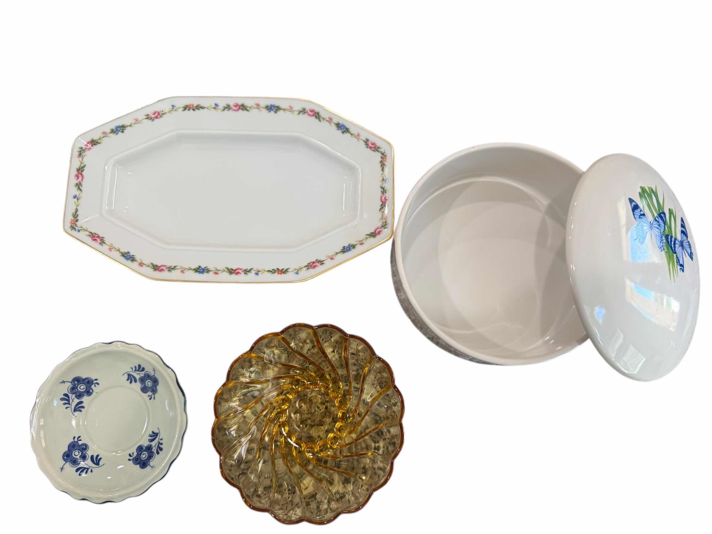 Photo 1 of 140
ASSORTED VINTAGE ANTIQUE HOME DECOR, VASES, BOWLS, SERVING PLATE, CHINA, SMALL GLASS PITCHER, AMBER DEPRESSION GLASS,13 ITEMS

FRUIT BOWL 
D12” X H4”