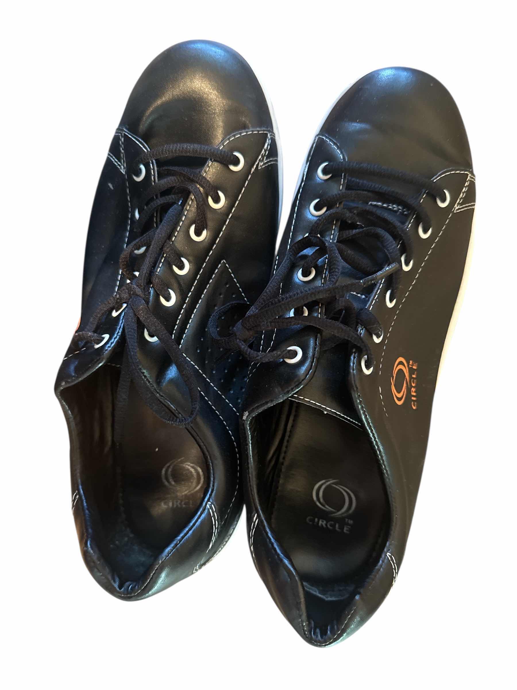Photo 1 of BOWLING BALL, BAG, MENS SIZE 10 SHOE