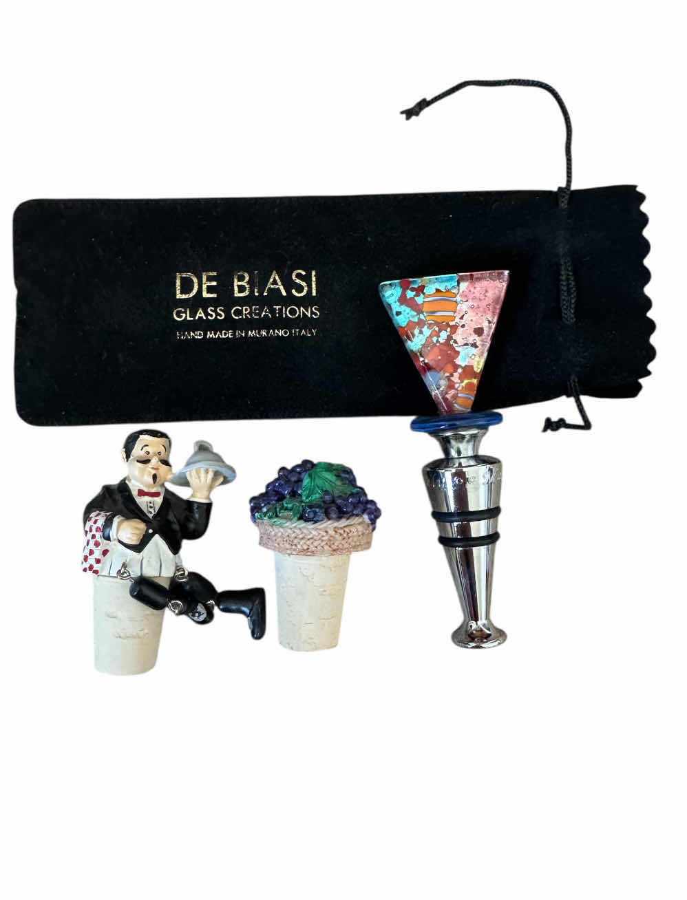 Photo 1 of 60
VINTAGE ASSORTED SHOT-GLASSES, CORK SCREWS AND STOPPERS.

SHOT-GLASSES
D2” X H3.5”
