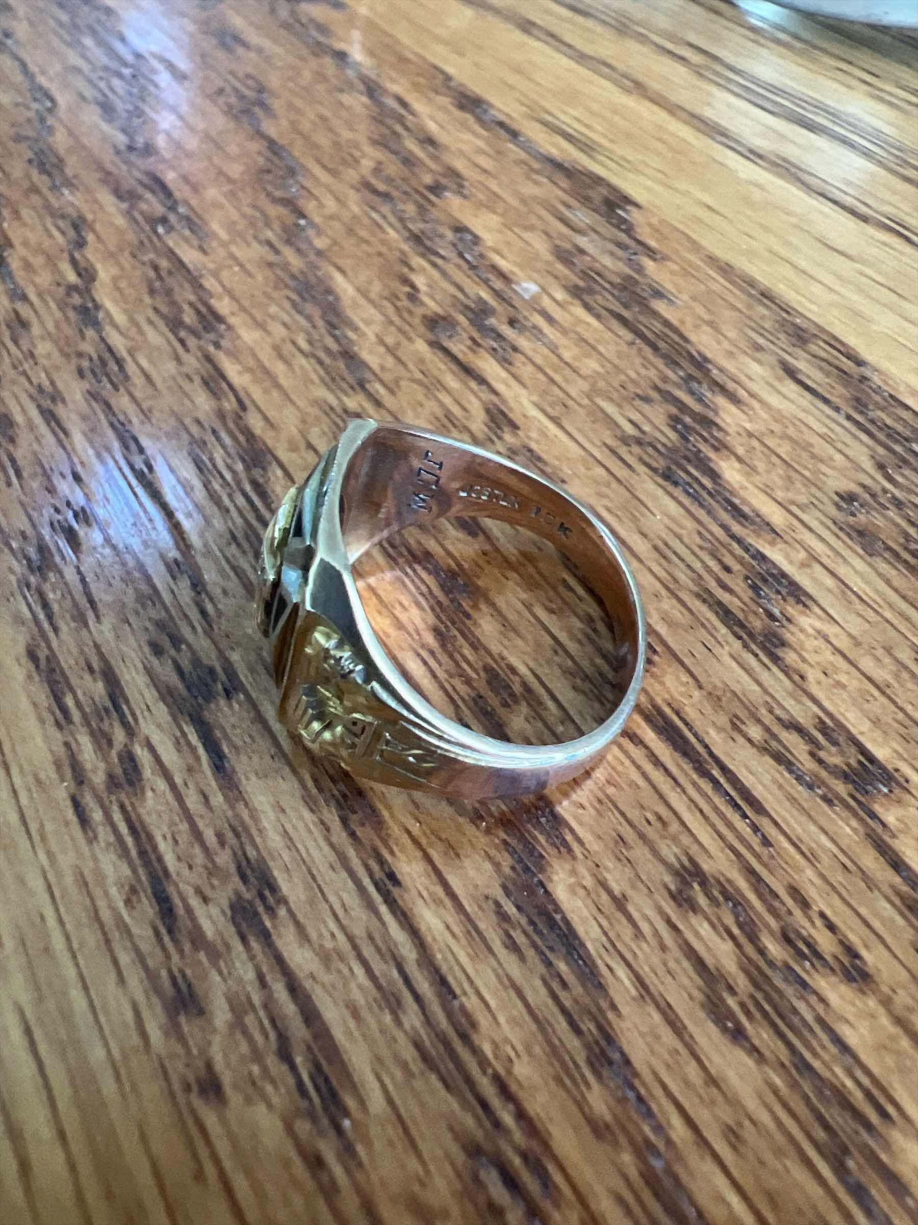 Photo 1 of MAN’S CLASS RING - LAMAR - 10K GOLD - SIZE 8