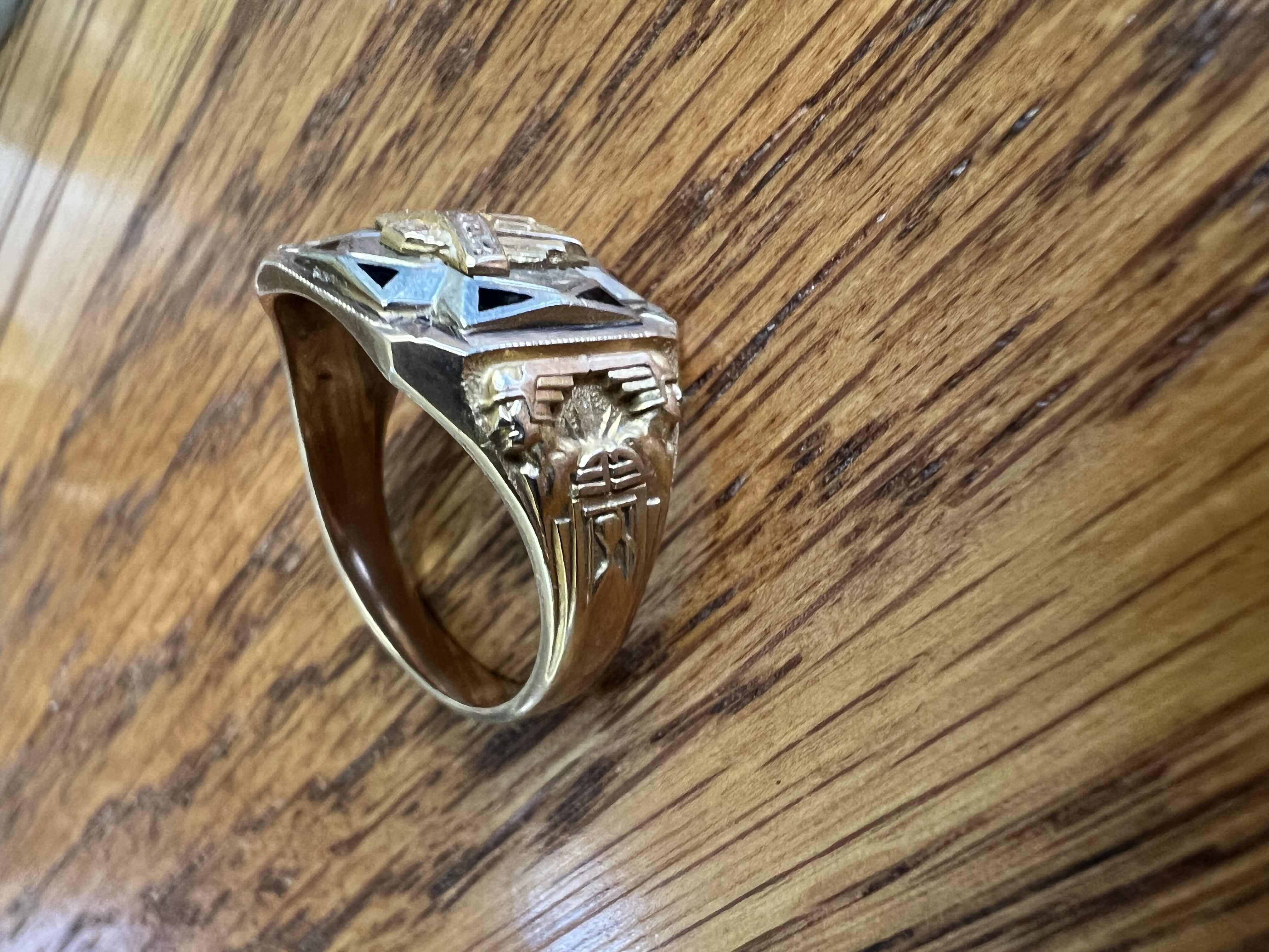 Photo 1 of MAN’S CLASS RING - LAMAR - 10K GOLD - SIZE 8