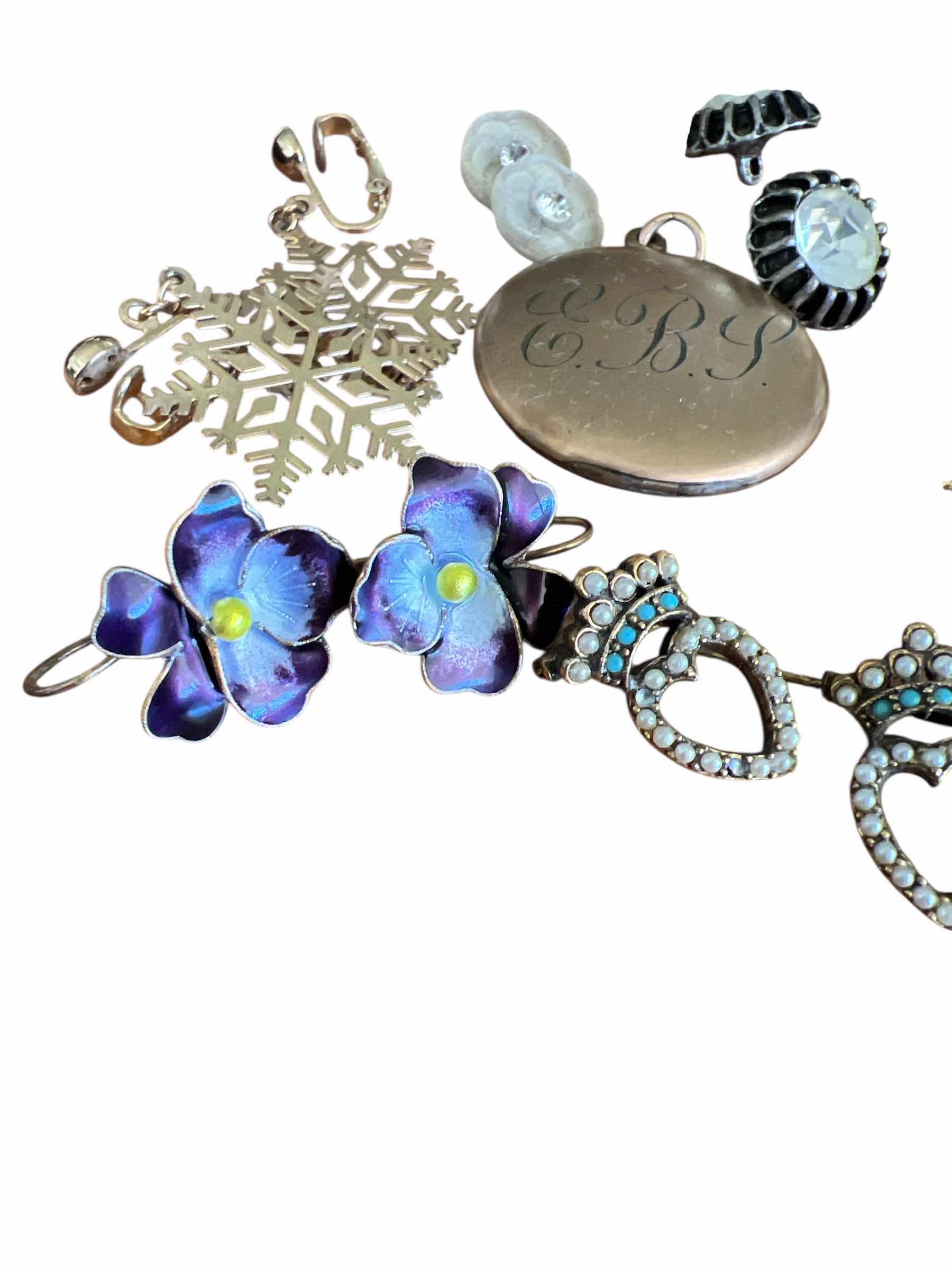 Photo 1 of LOT VINTAGE JEWELRY AND TIMBLE