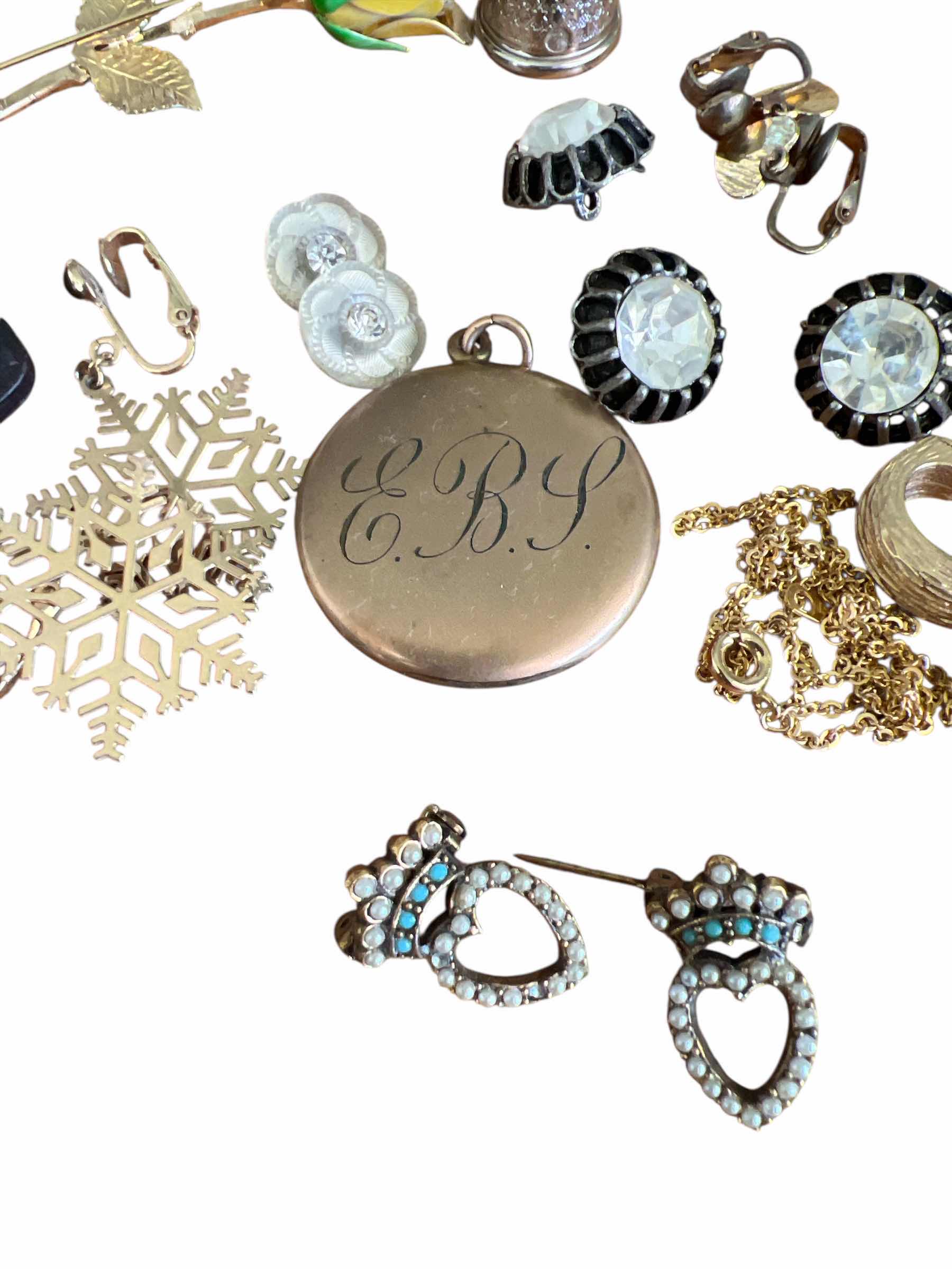 Photo 1 of LOT VINTAGE JEWELRY AND TIMBLE