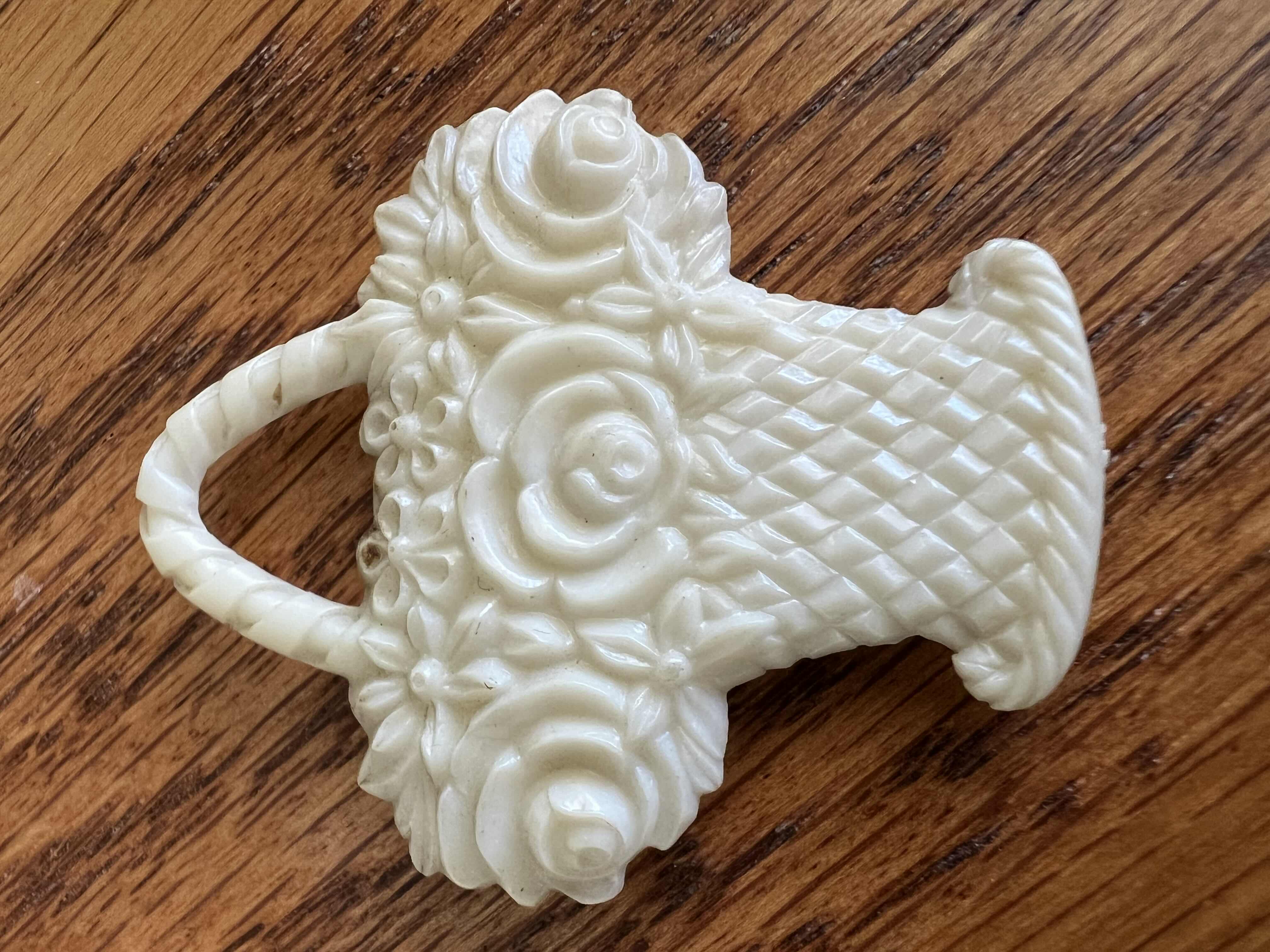 Photo 1 of VINTAGE LADIES GLOVE HOLDER - ART DECCO