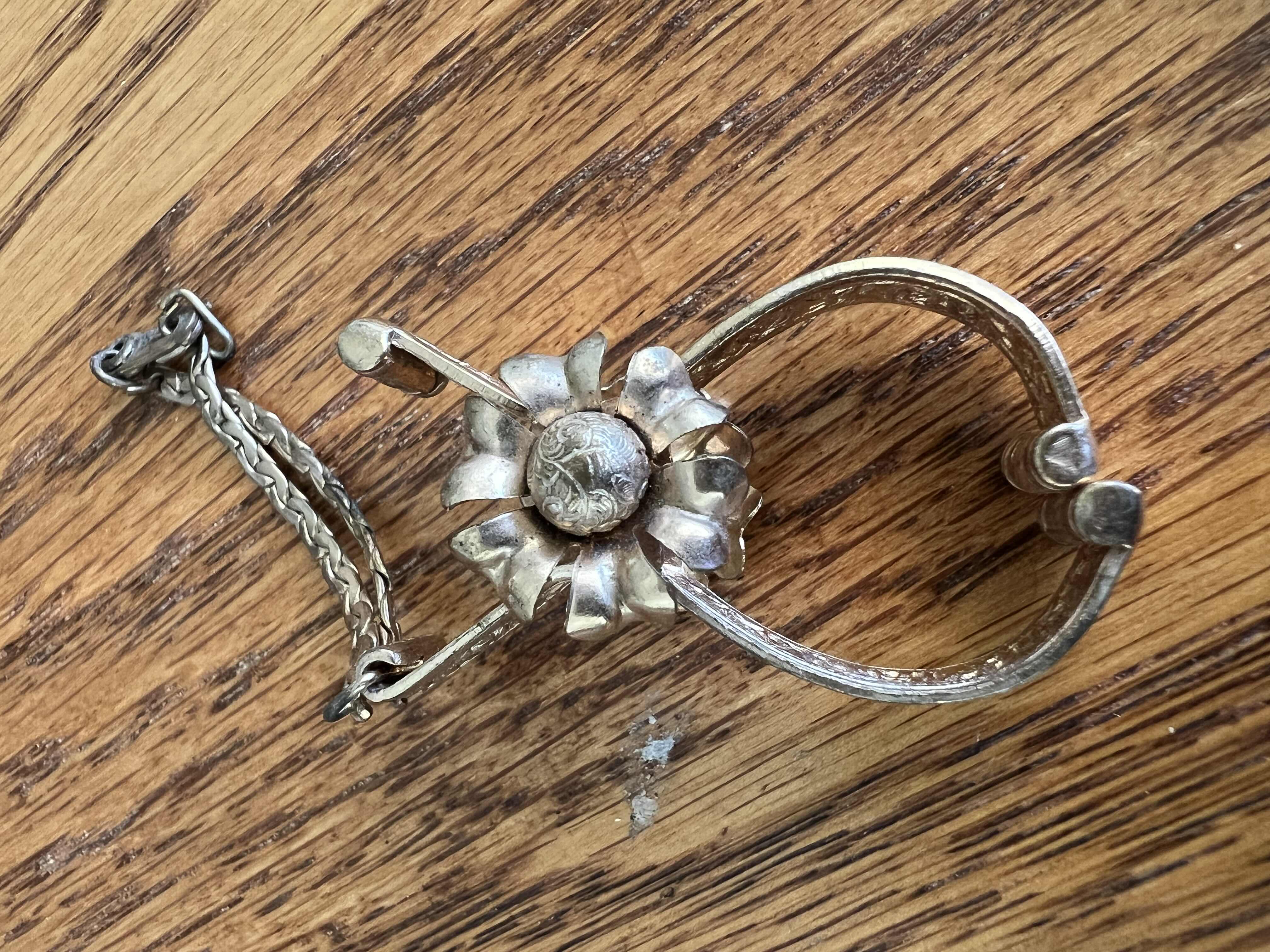 Photo 1 of VINTAGE LADIES GLOVE HOLDER - ART DECCO