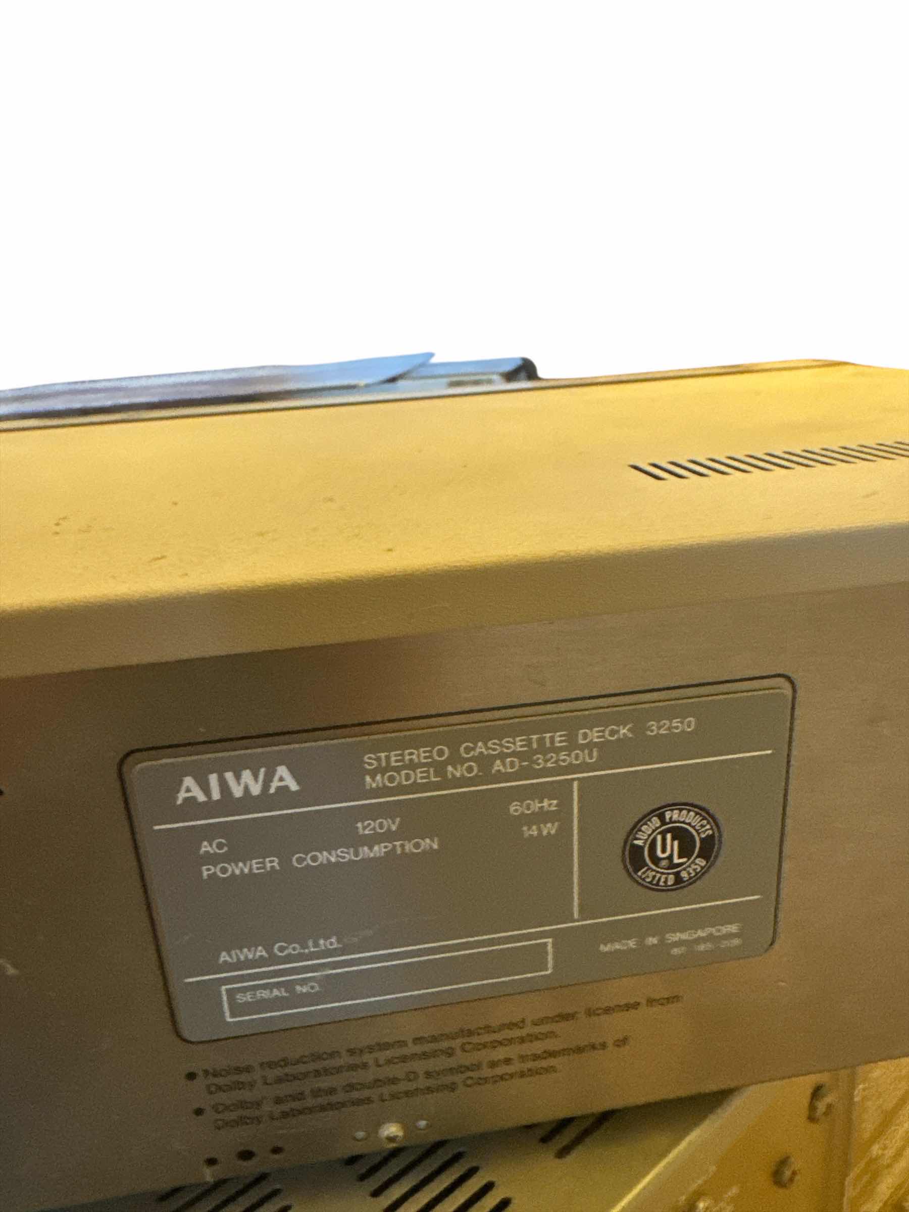 Photo 1 of AIWA 3250 STEREO CASSETTE DECK