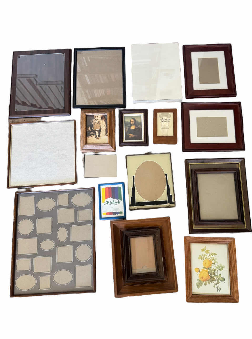 Photo 1 of 80
VINTAGE ASSORTED PICTURE FRAMES, WOOD AND METAL, 40 ITEMS

LARGE WOODEN FRAME
28” X 32” X H1”